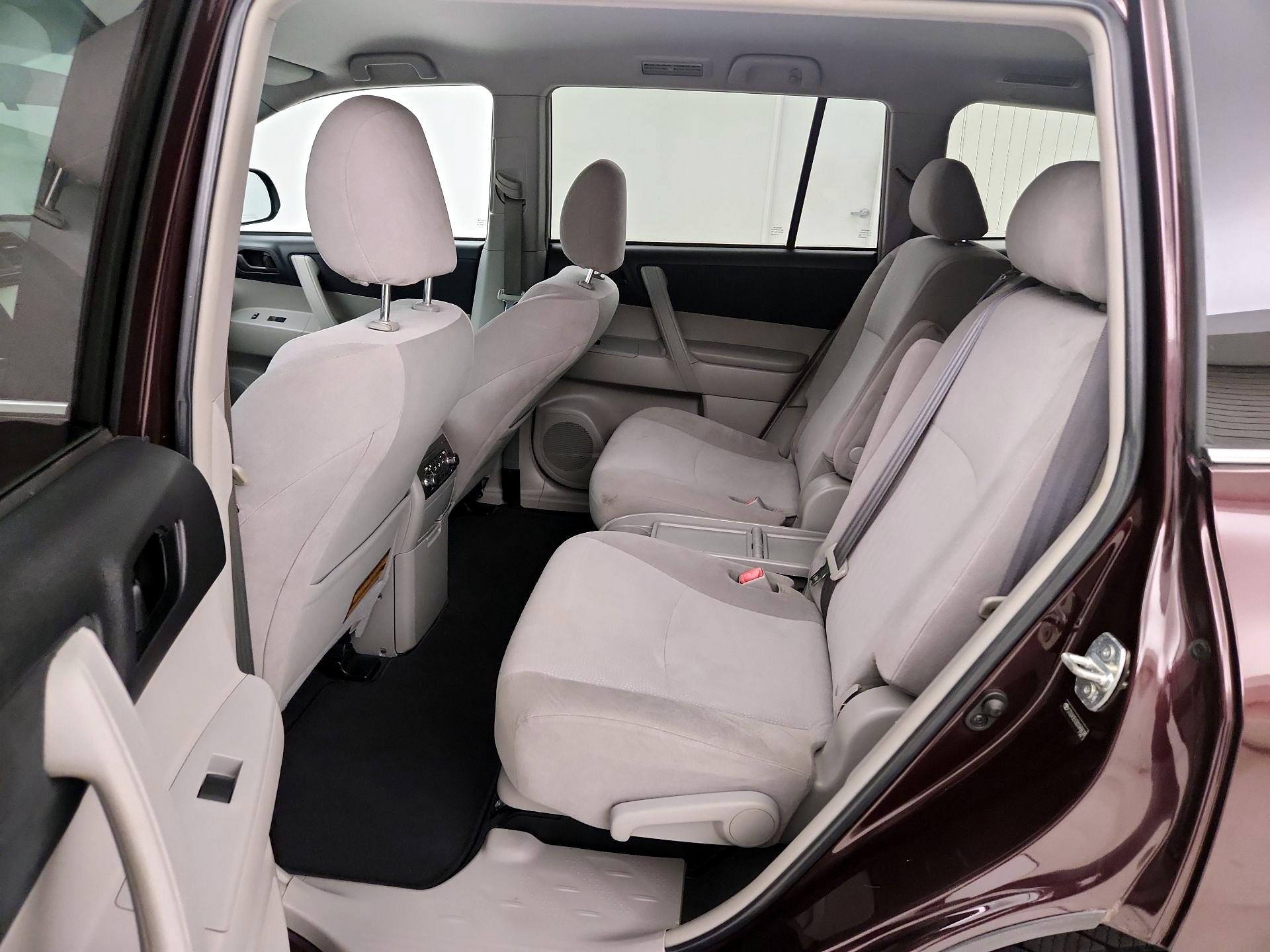 Thumbnail: 2013 Toyota Highlander - 18
