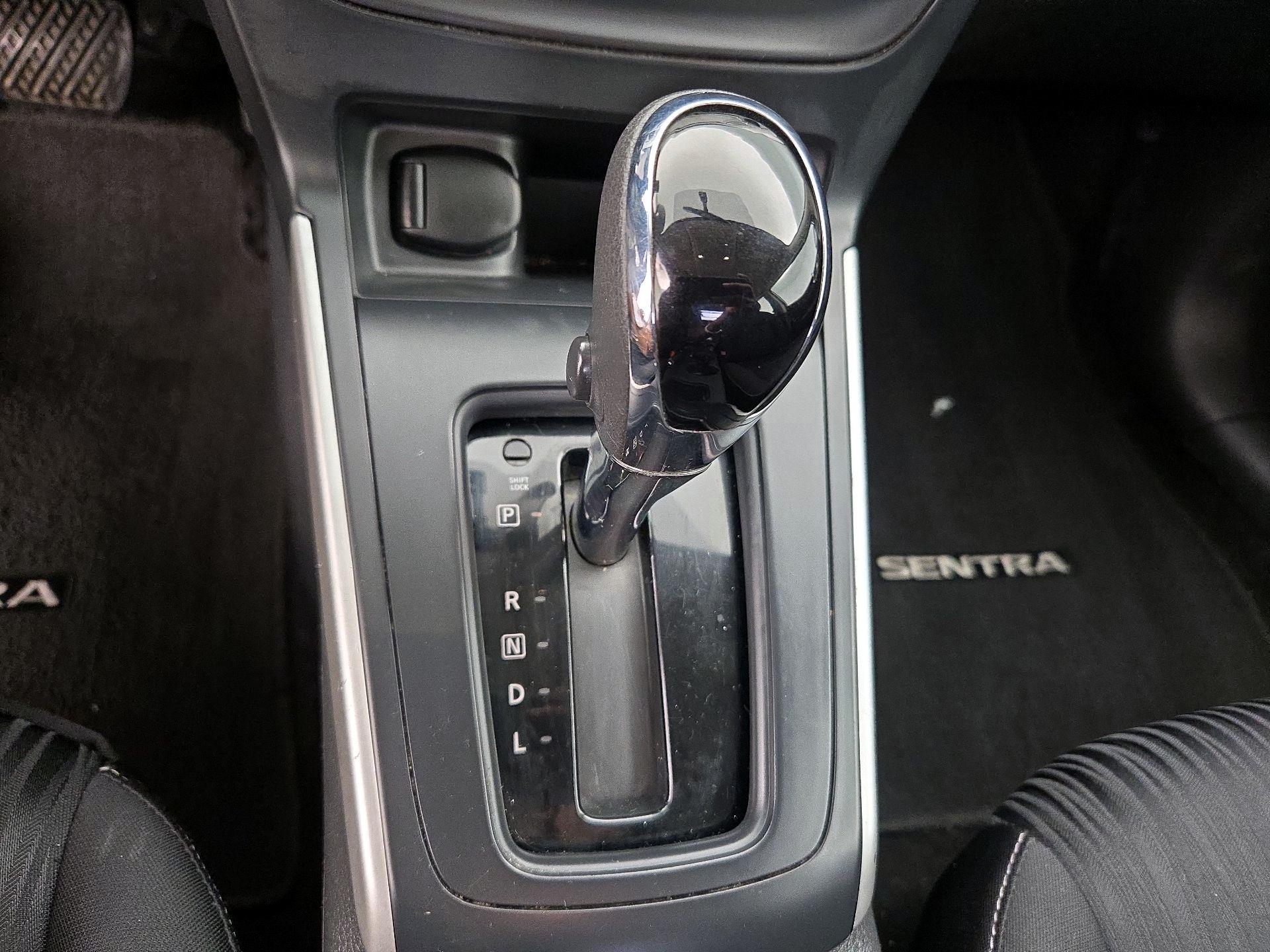 Thumbnail: 2018 Nissan Sentra - 17