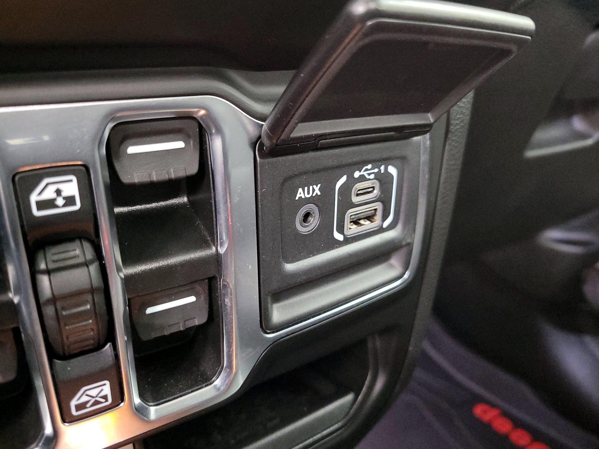 Thumbnail: 2022 Jeep Gladiator - 19