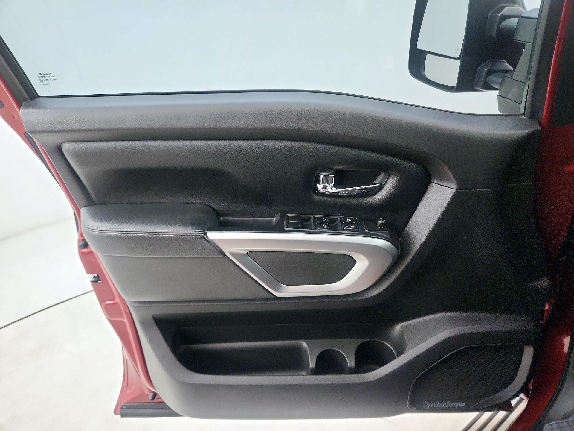 Thumbnail: 2017 Nissan Titan - 12