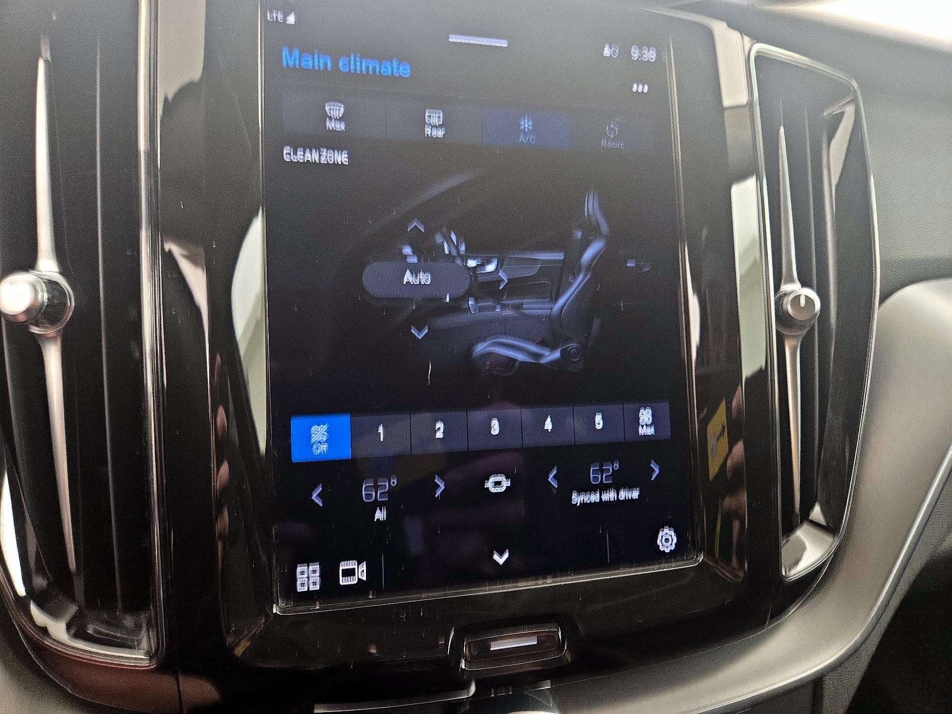 Thumbnail: 2023 Volvo XC60 - 17