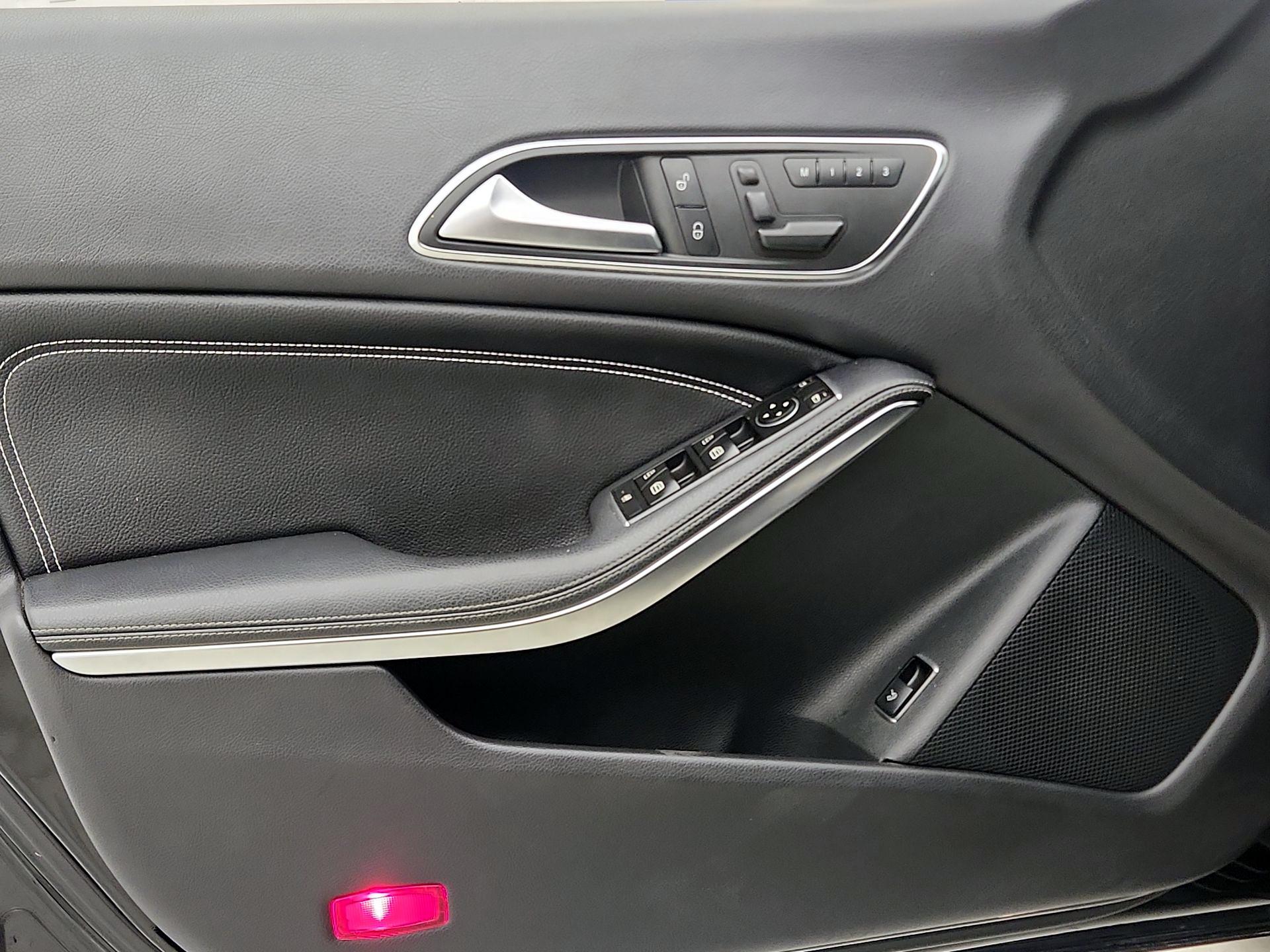 Thumbnail: 2015 Mercedes-Benz CLA - 12