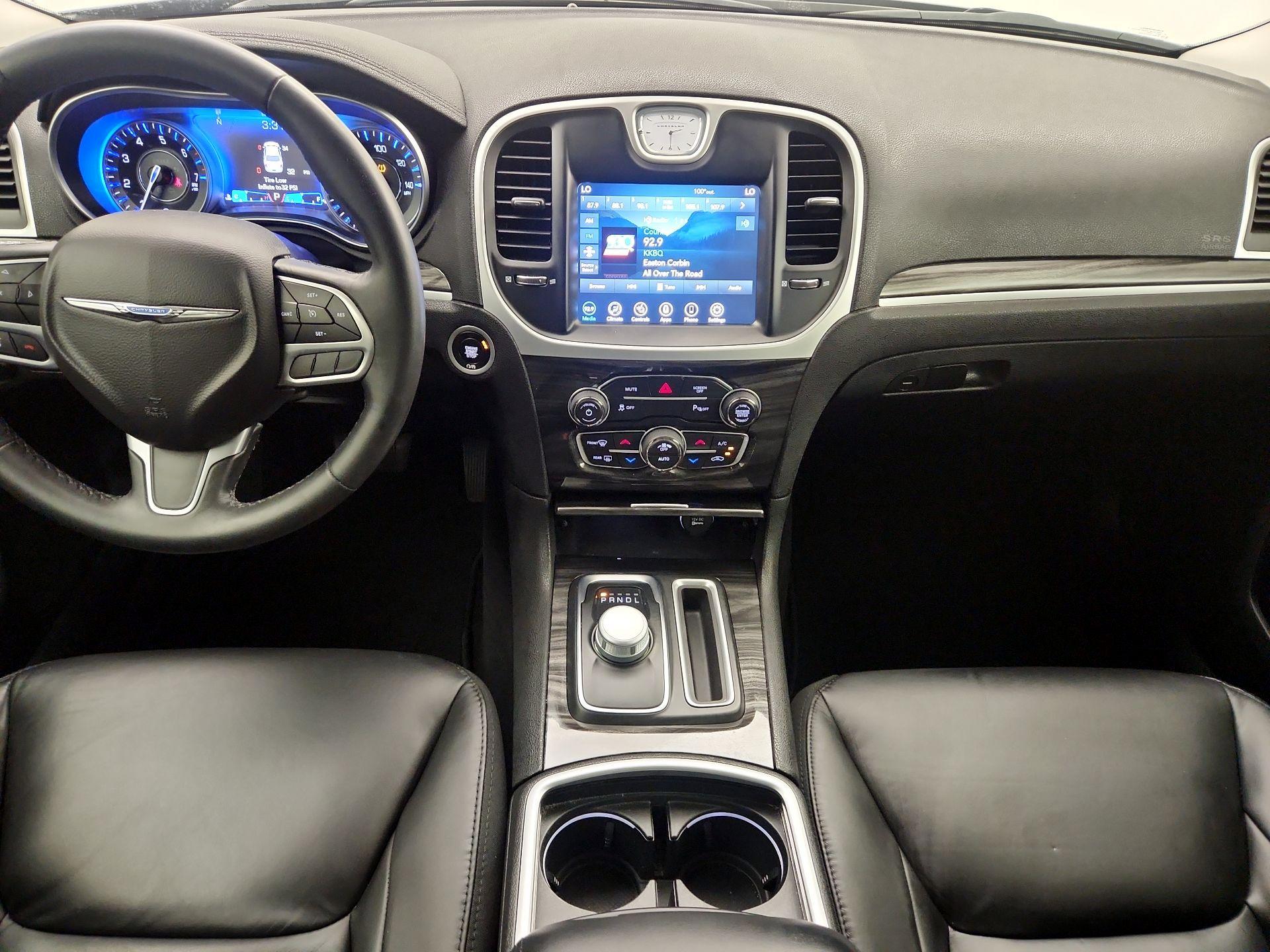 Thumbnail: 2022 Chrysler 300 - 9