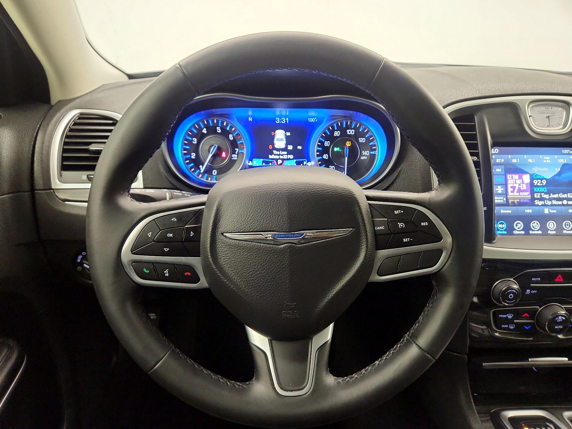 Thumbnail: 2022 Chrysler 300 - 10