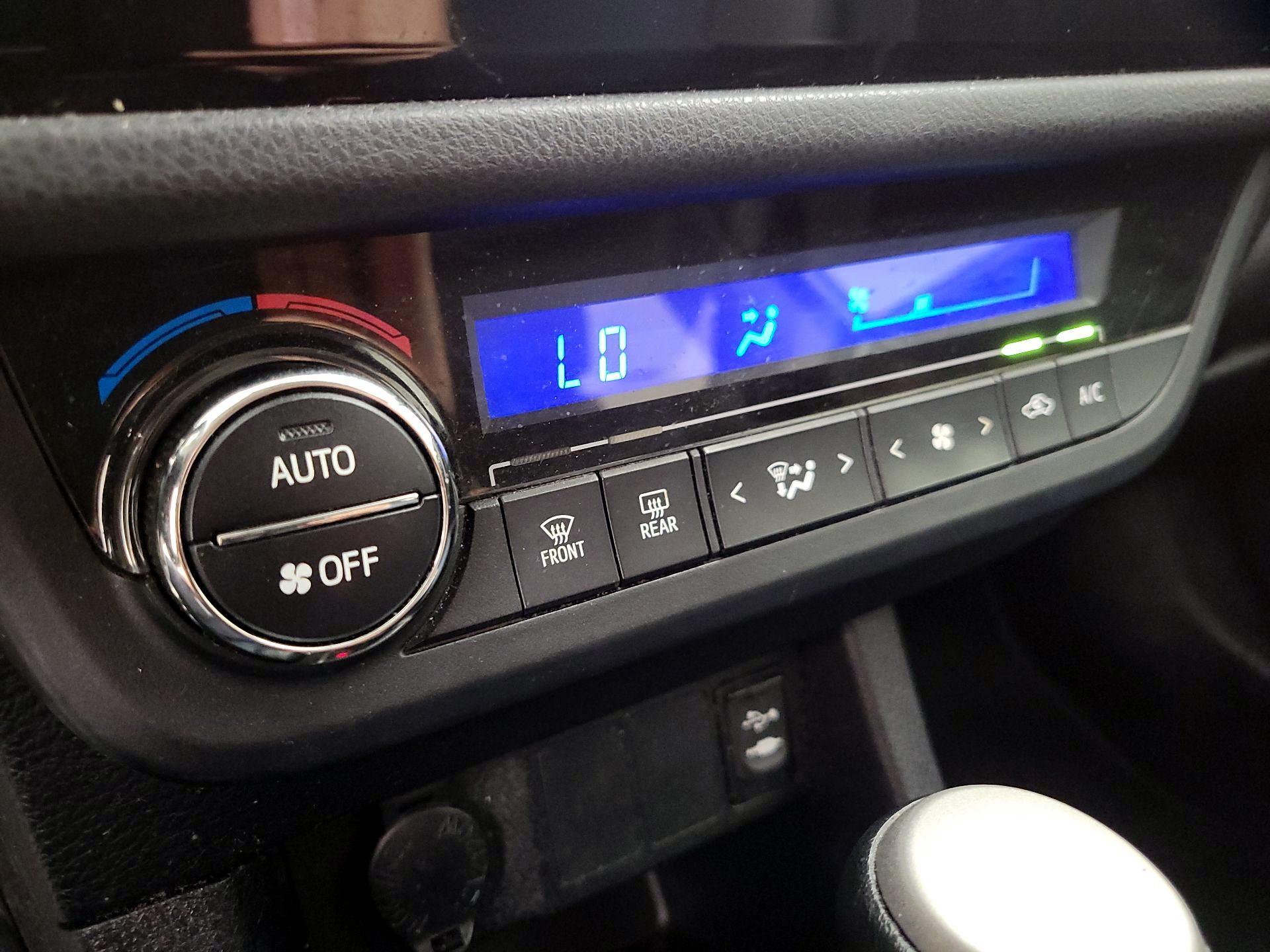 Thumbnail: 2014 Toyota Corolla - 16