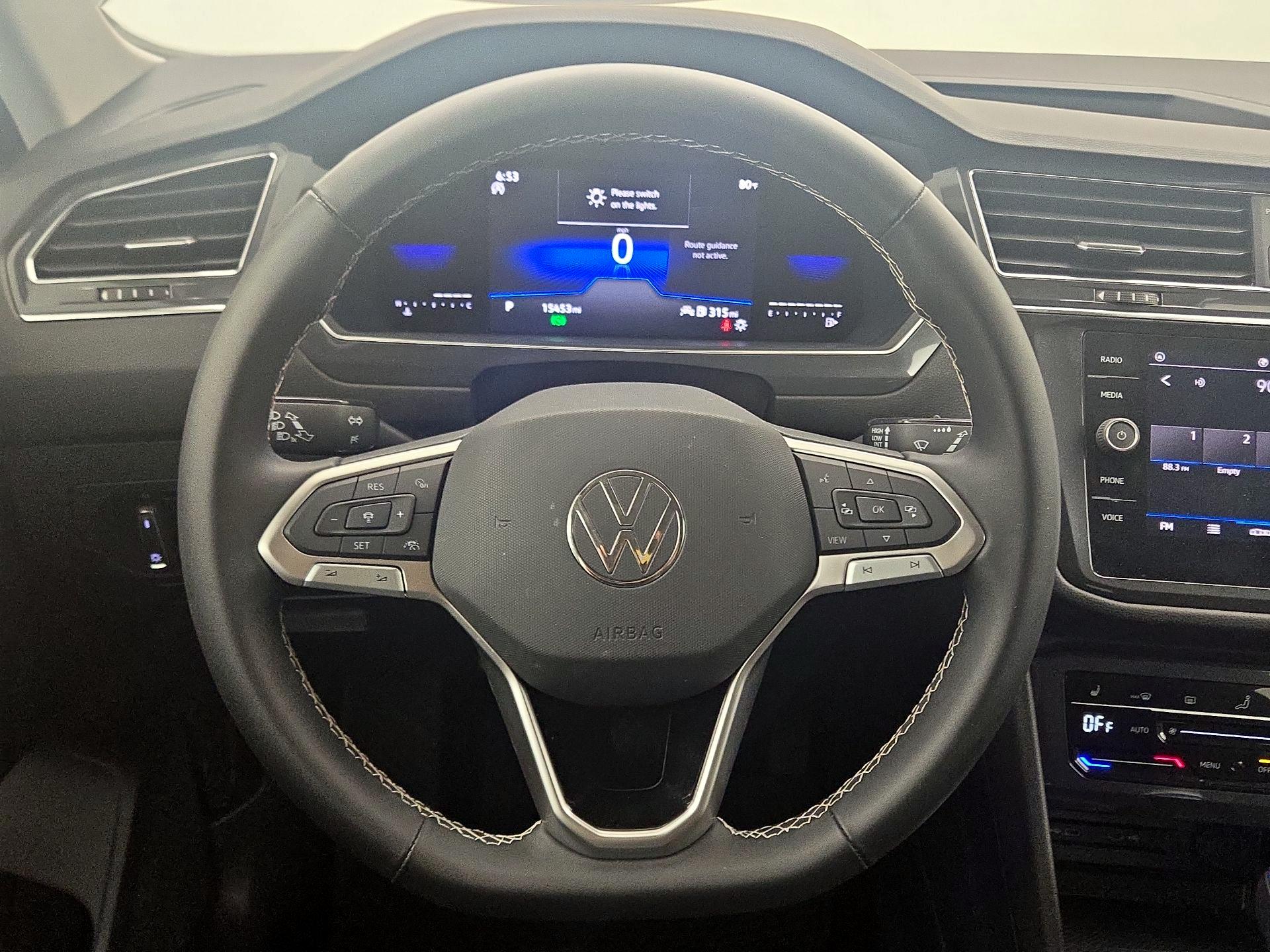 Thumbnail: 2022 Volkswagen Tiguan - 10