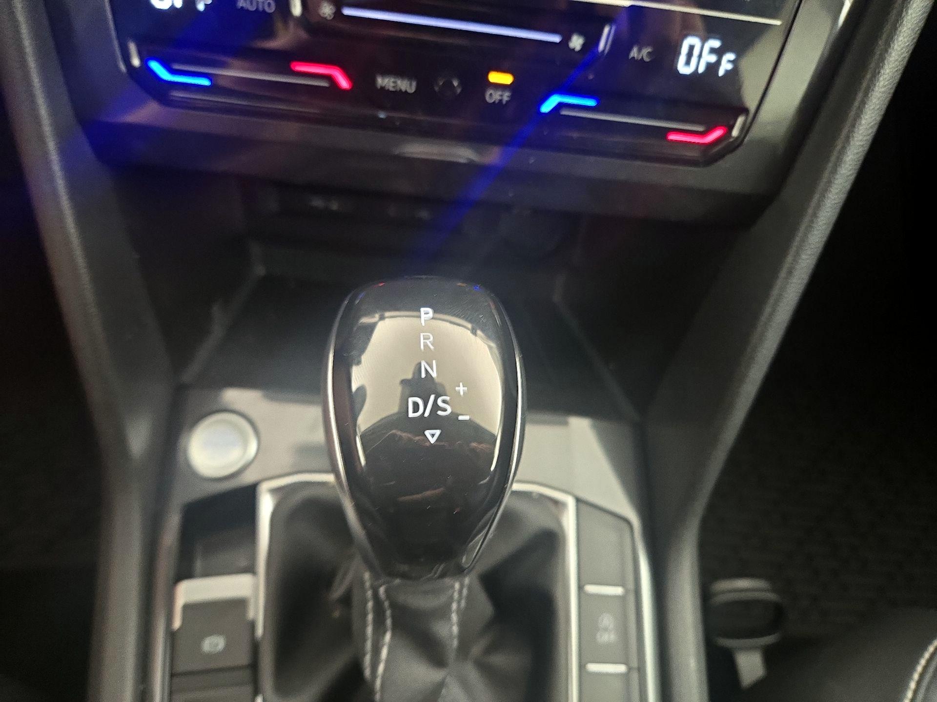 Thumbnail: 2022 Volkswagen Tiguan - 17