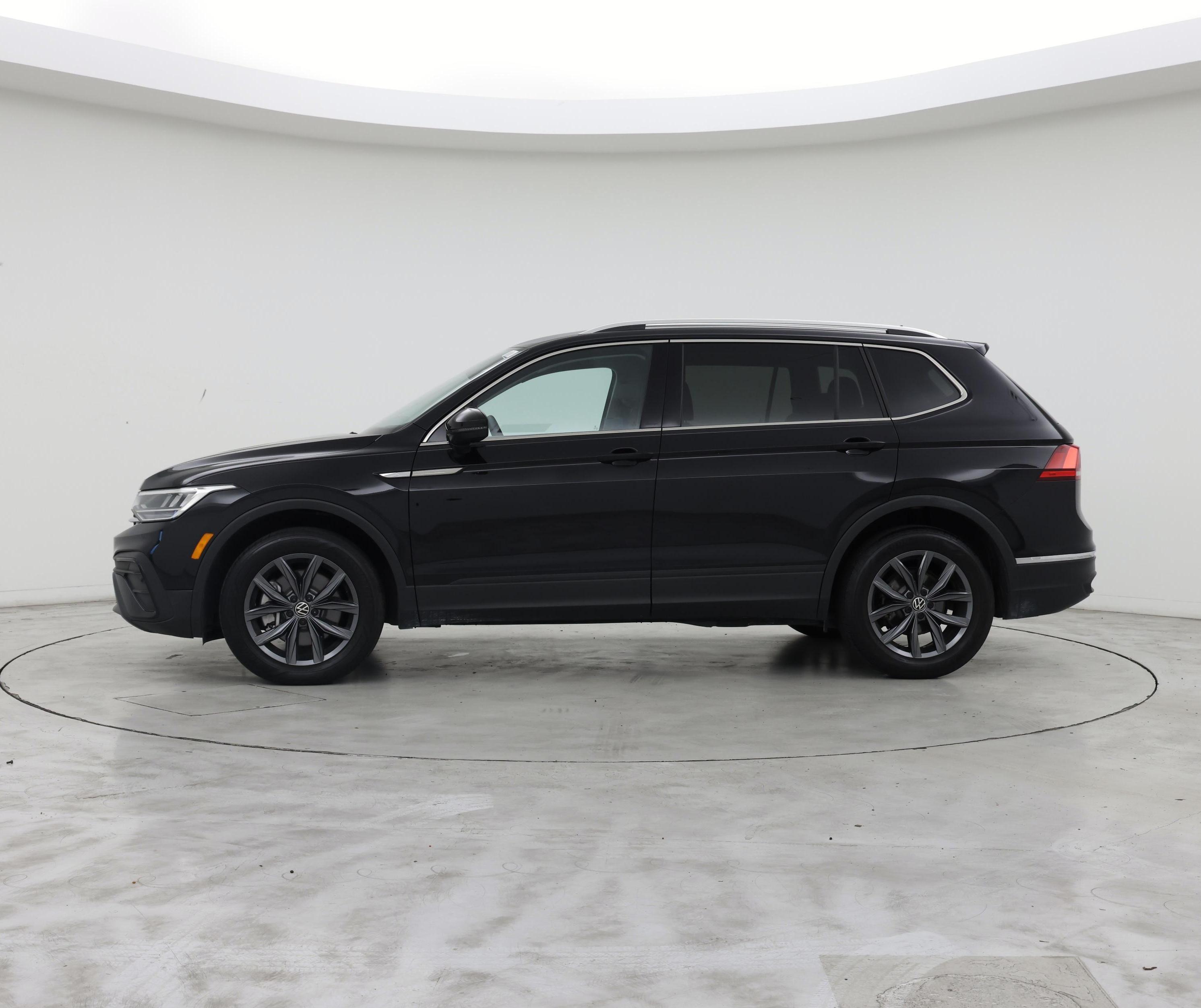 Thumbnail: 2022 Volkswagen Tiguan - 3