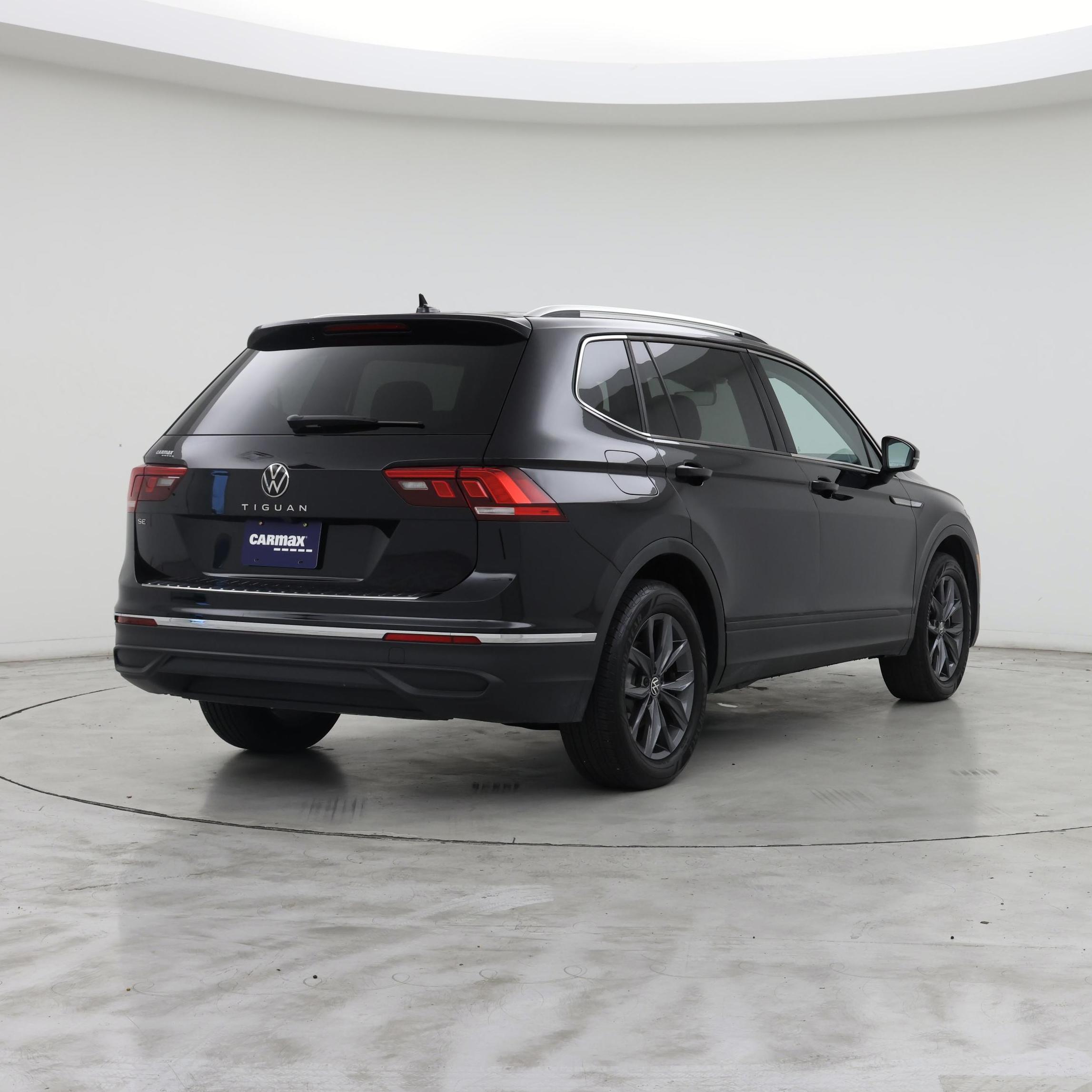 Thumbnail: 2022 Volkswagen Tiguan - 8