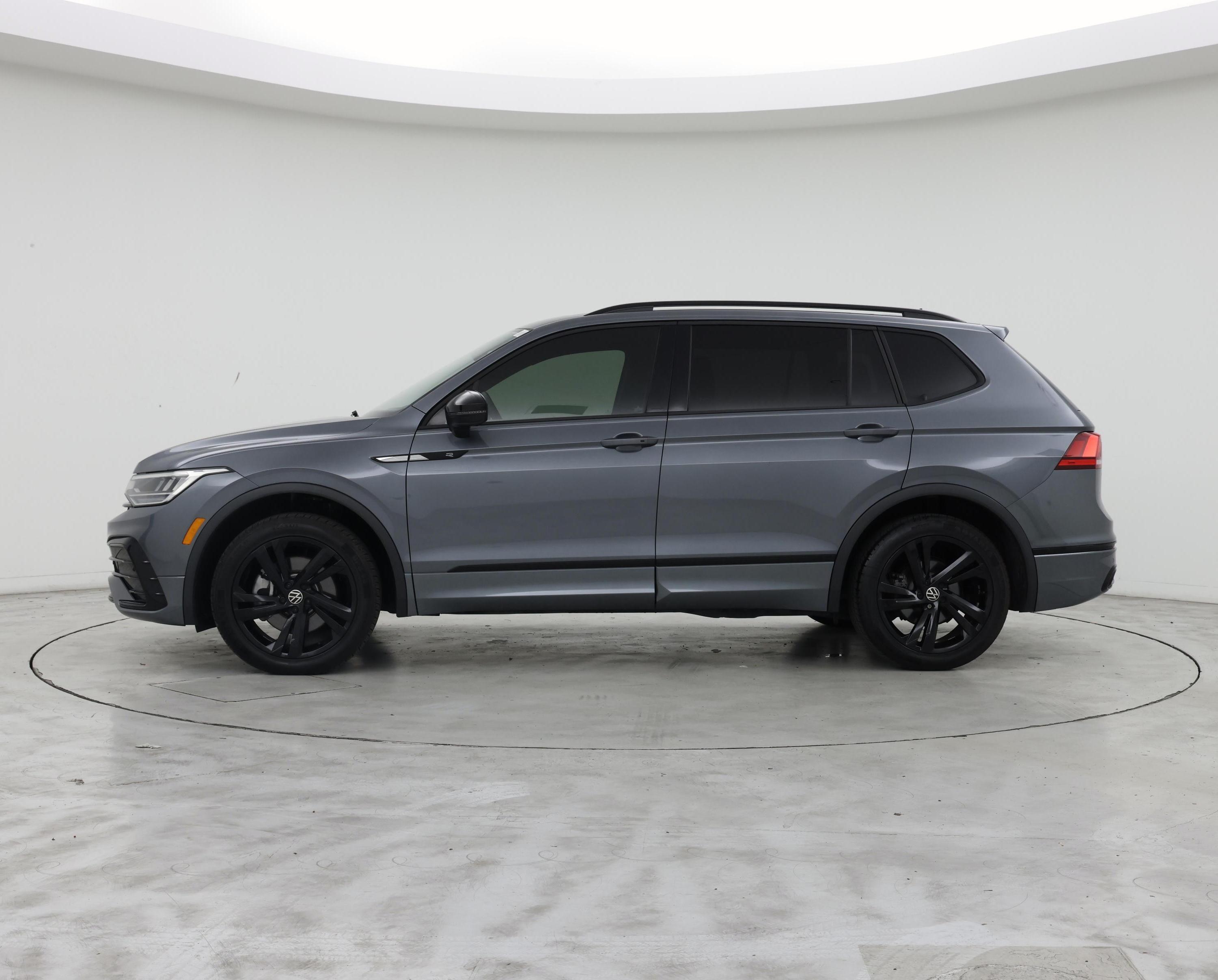 Thumbnail: 2023 Volkswagen Tiguan - 3