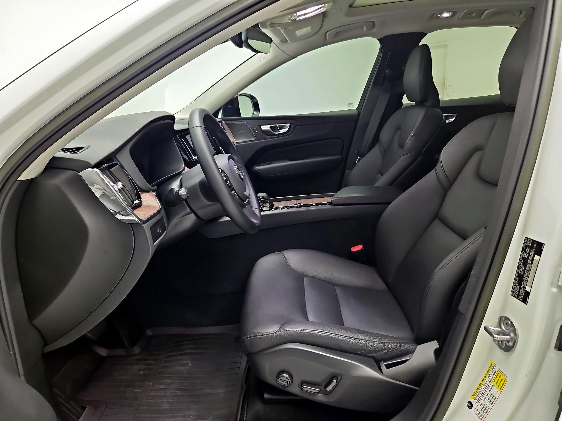 Thumbnail: 2023 Volvo XC60 - 11