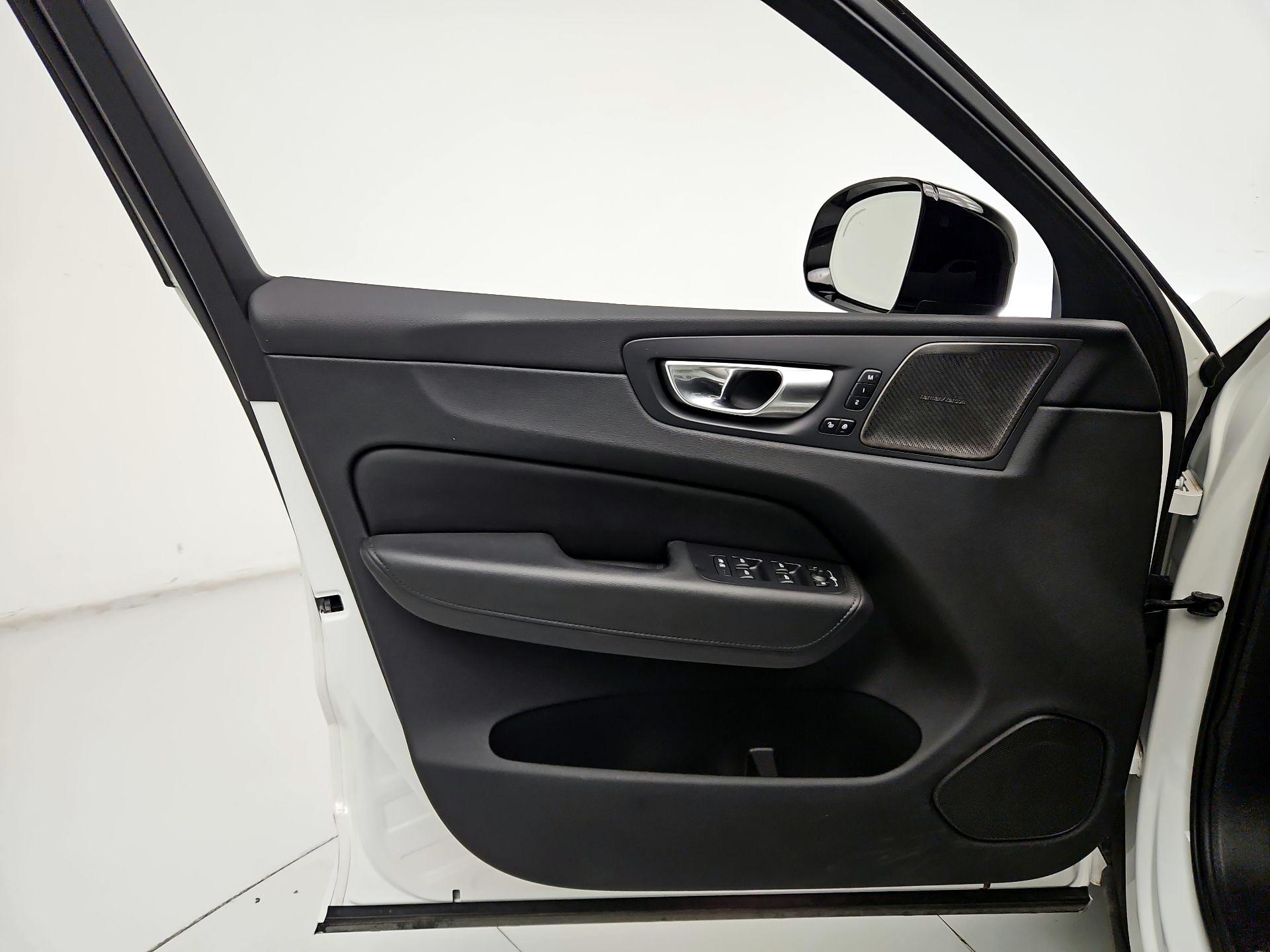 Thumbnail: 2023 Volvo XC60 - 12