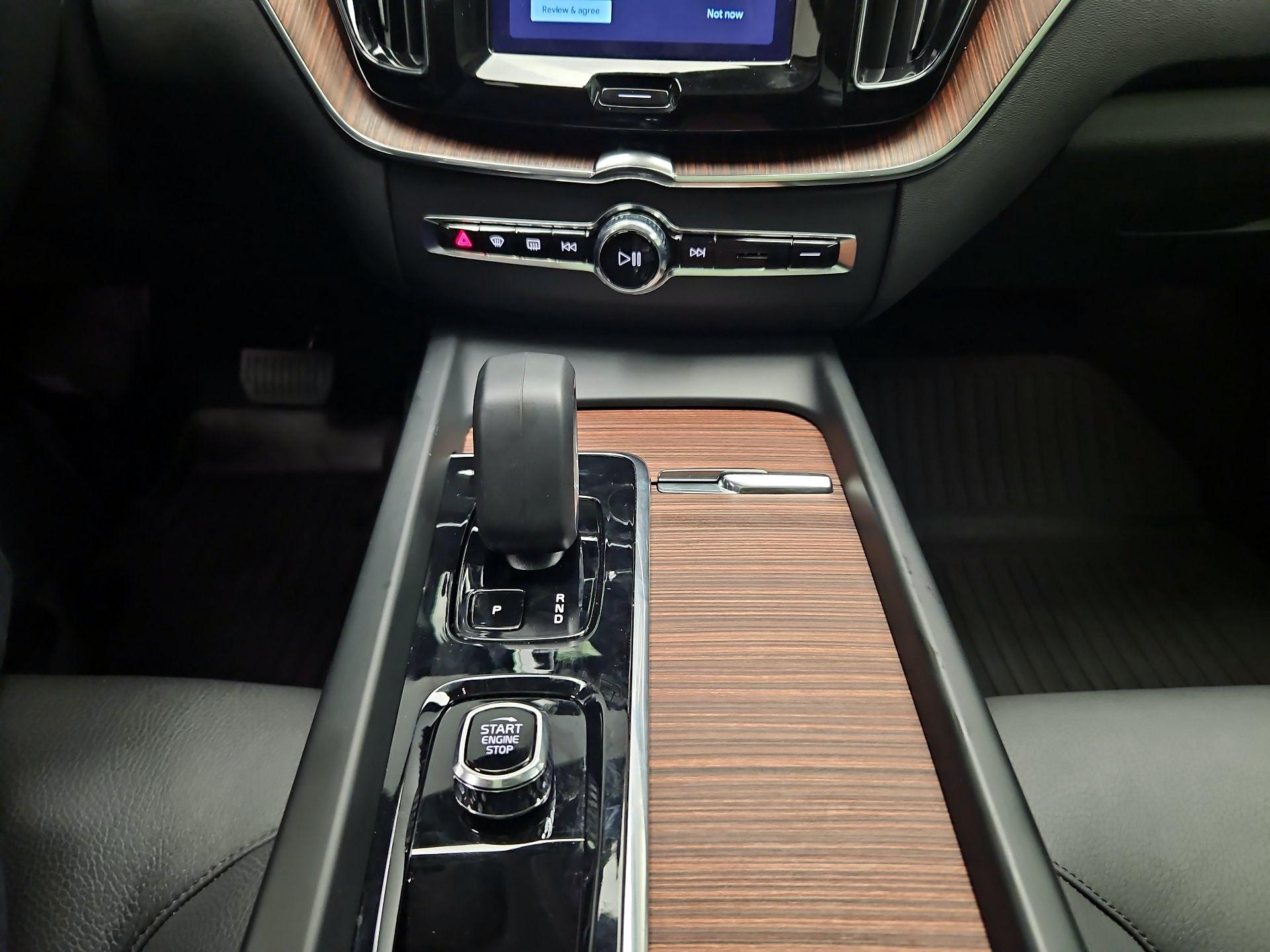 Thumbnail: 2023 Volvo XC60 - 16