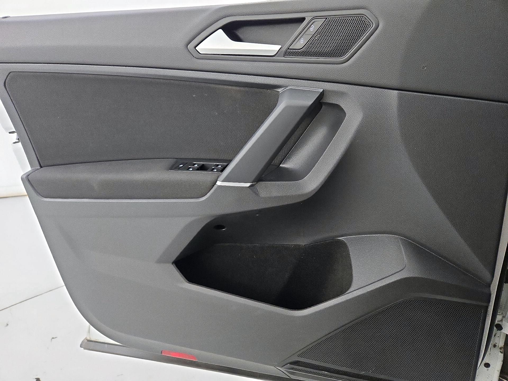 Thumbnail: 2020 Volkswagen Tiguan - 12