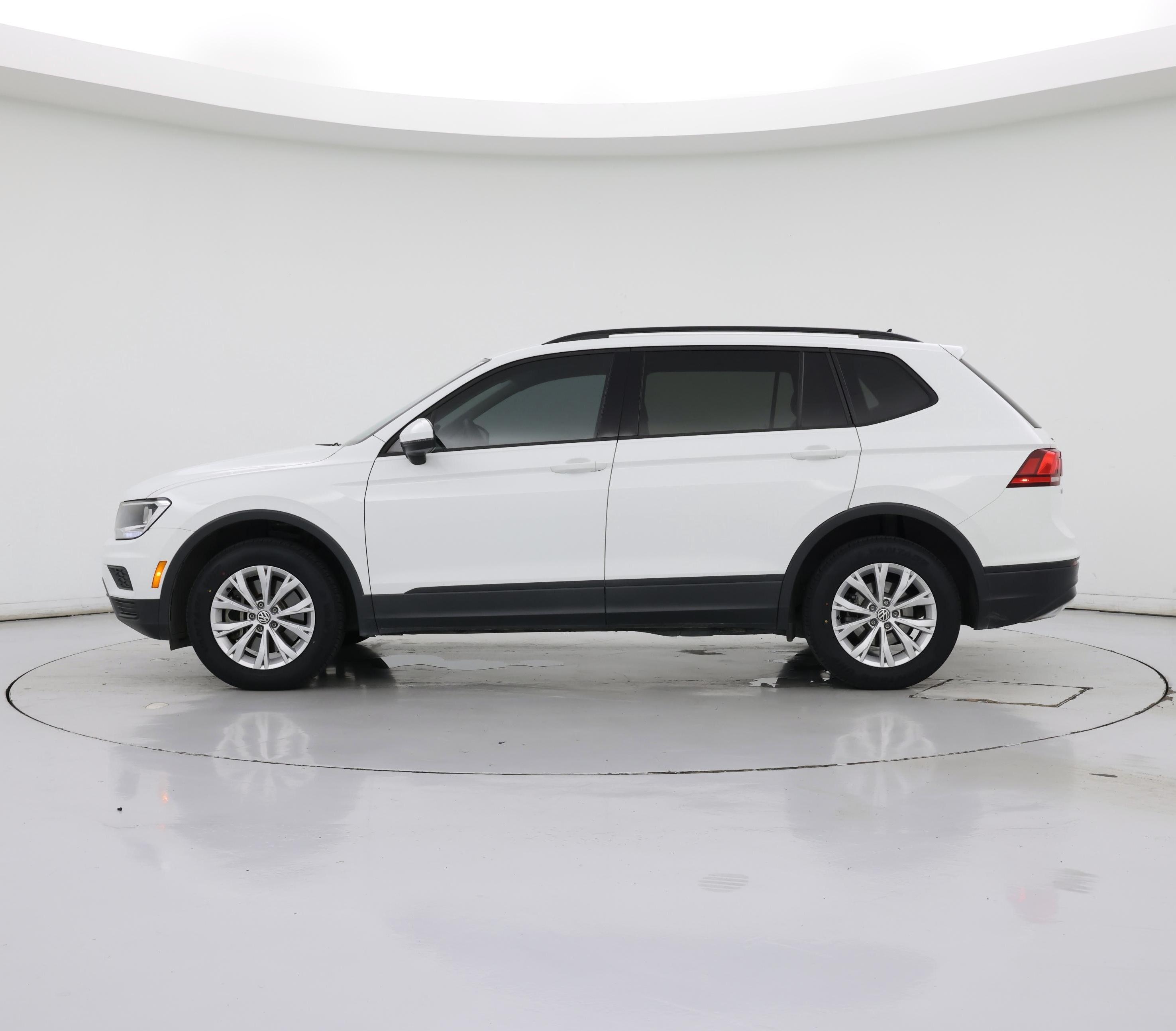 Thumbnail: 2020 Volkswagen Tiguan - 3
