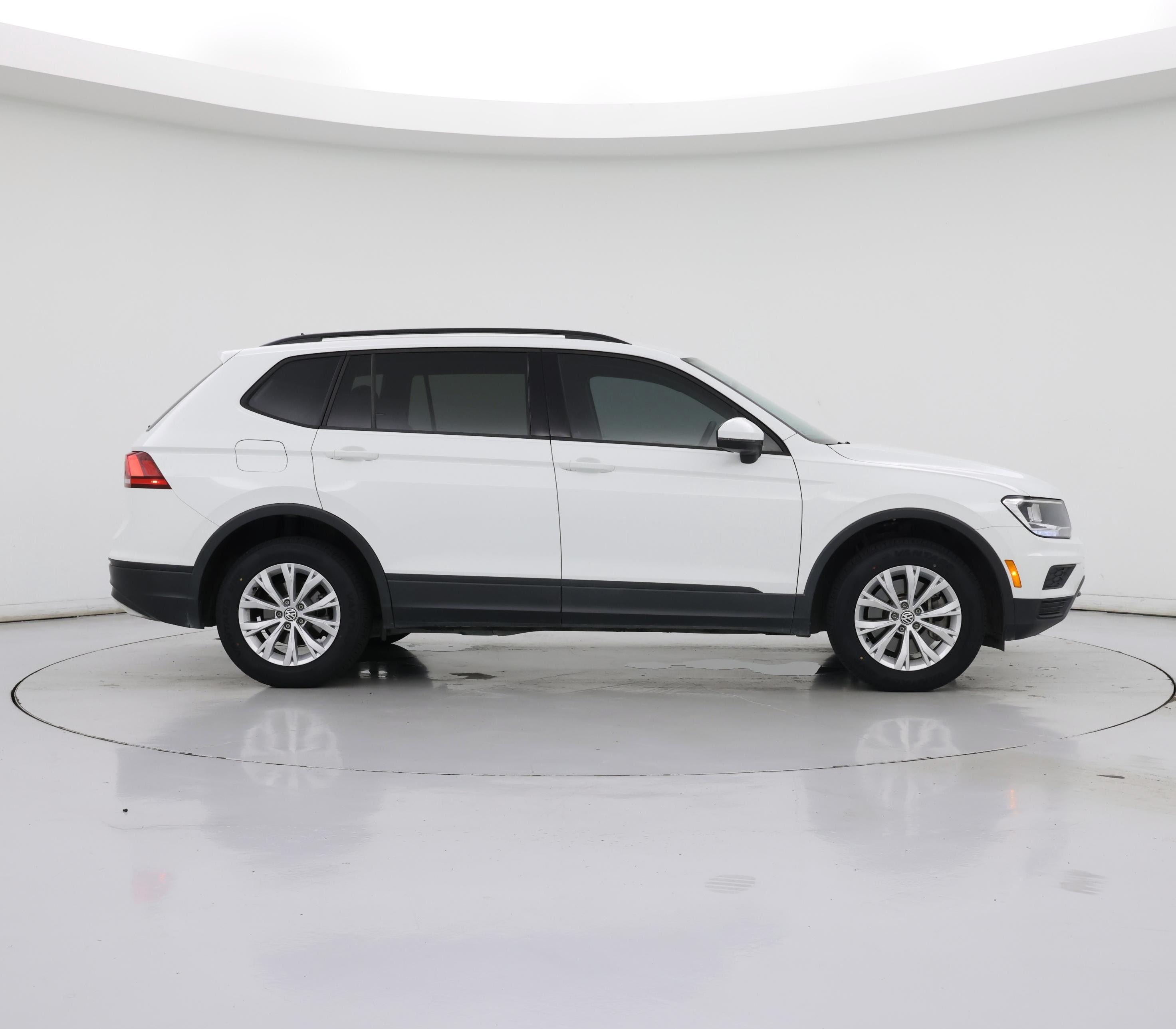 Thumbnail: 2020 Volkswagen Tiguan - 7