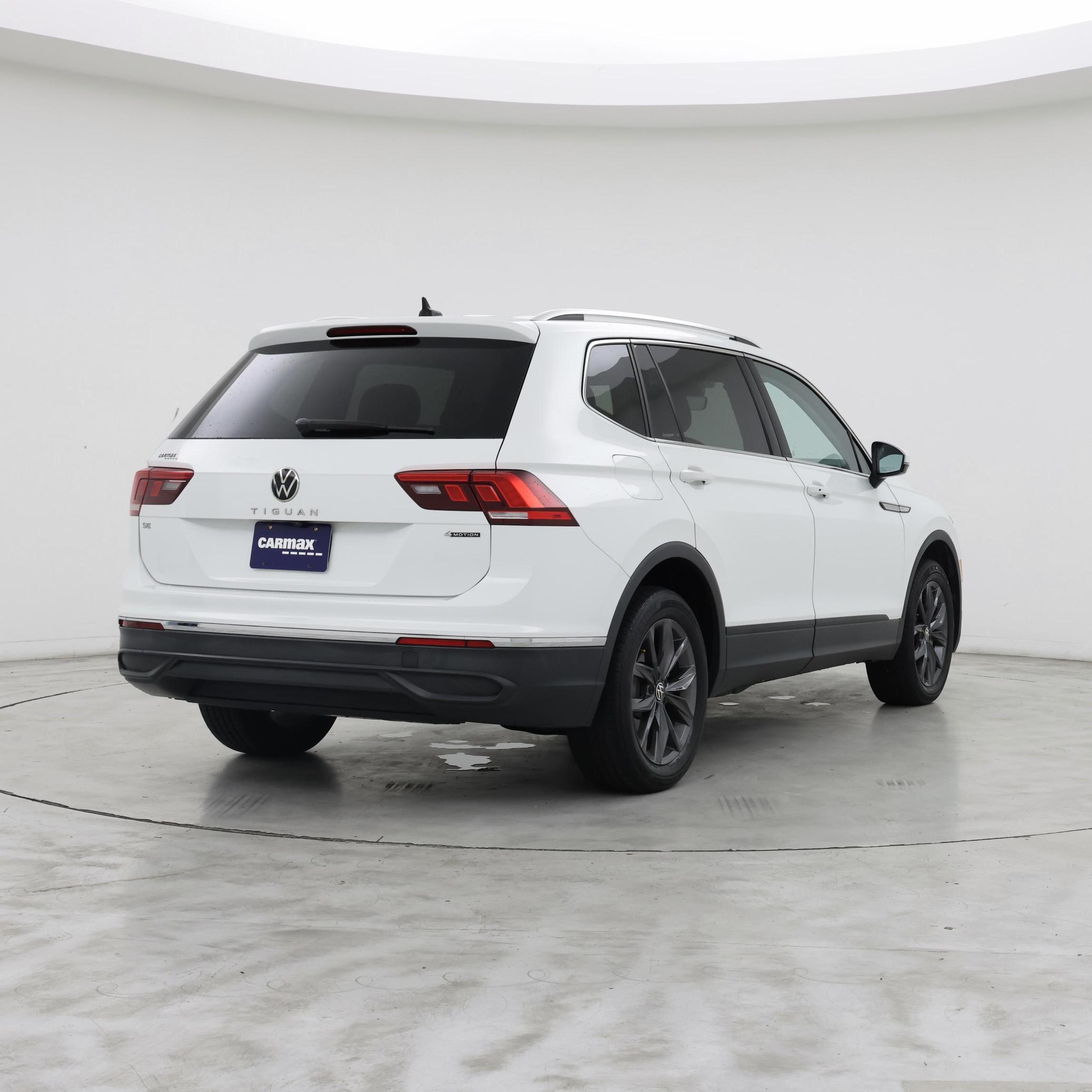 Thumbnail: 2022 Volkswagen Tiguan - 8