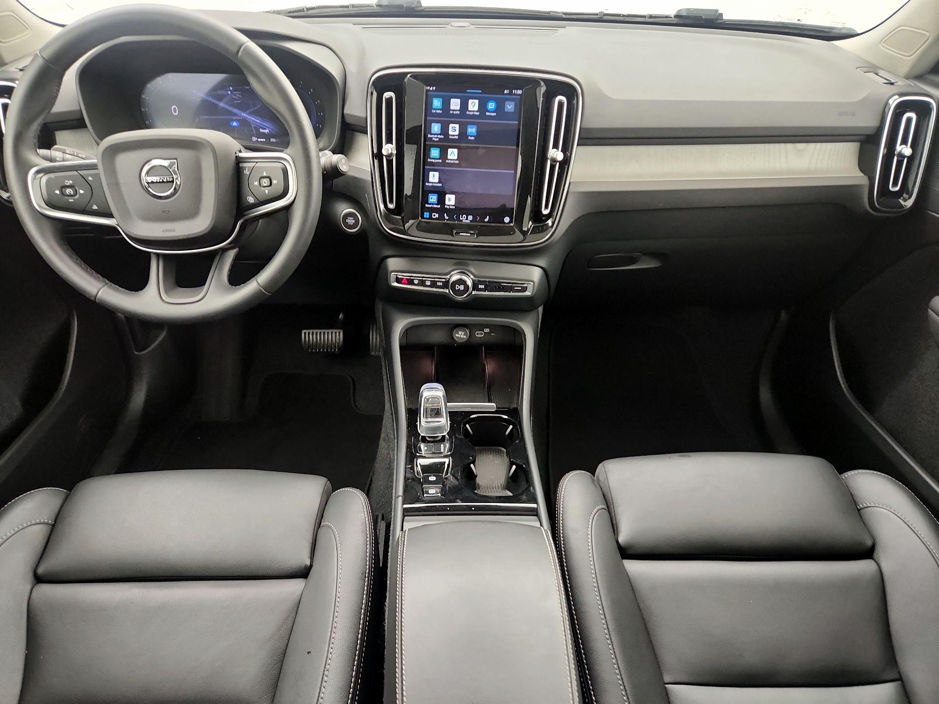 Thumbnail: 2025 Volvo XC40 - 9