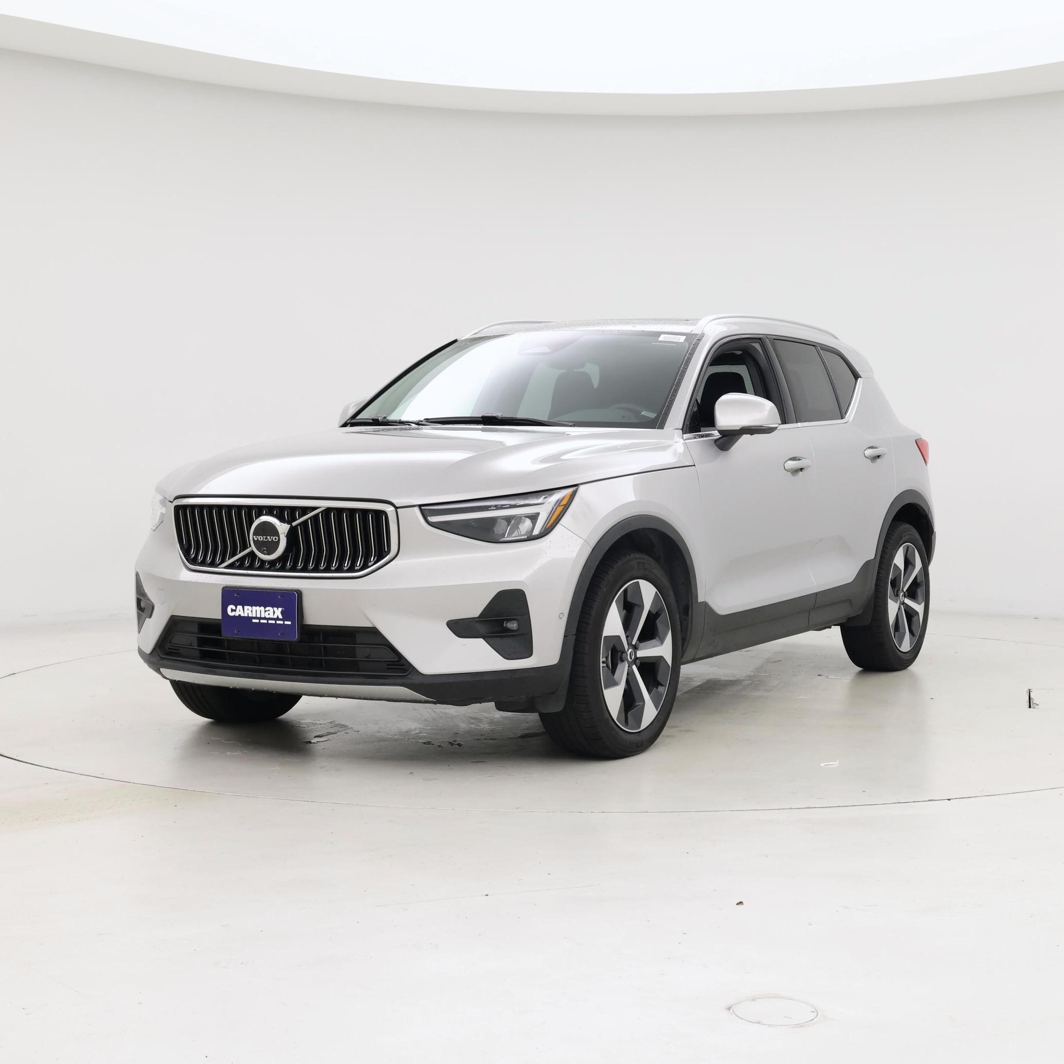 Thumbnail: 2025 Volvo XC40 - 4