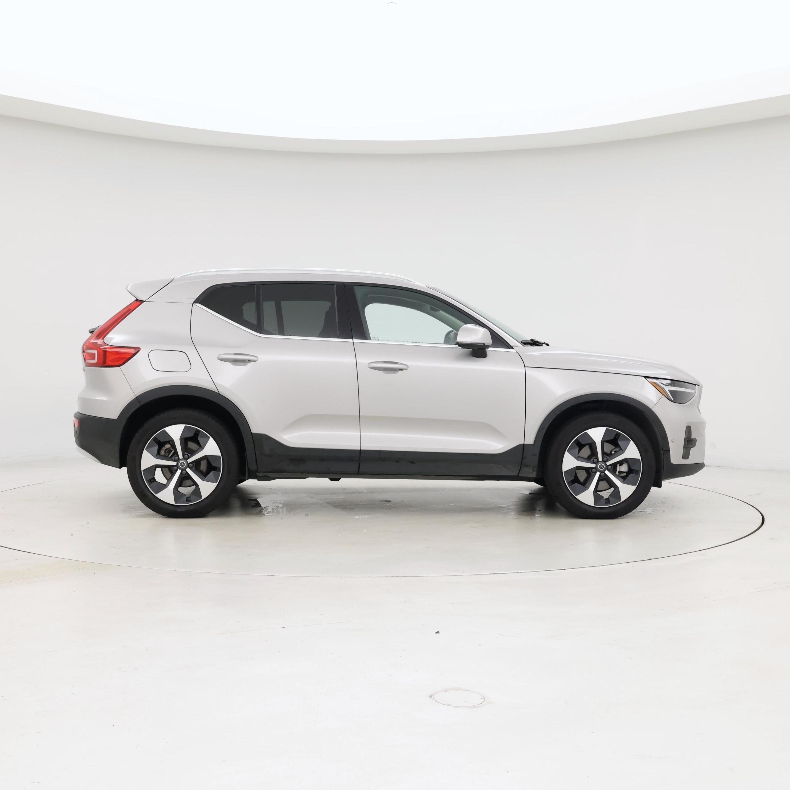 Thumbnail: 2025 Volvo XC40 - 7