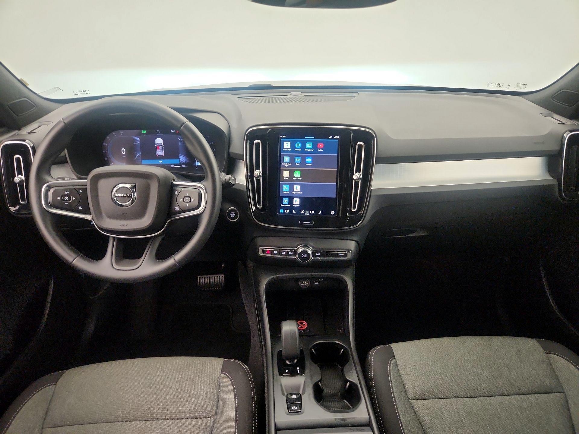 Thumbnail: 2025 Volvo XC40 - 9
