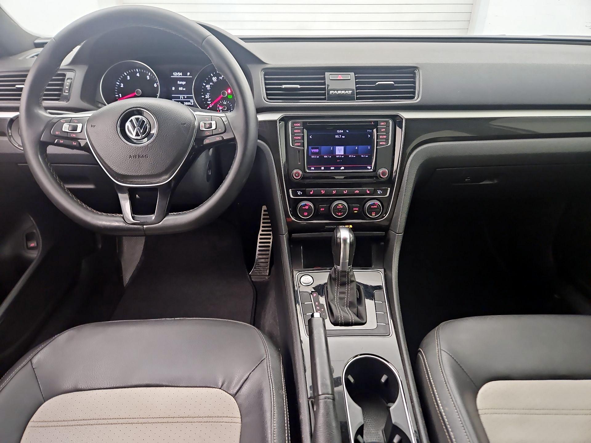 Thumbnail: 2018 Volkswagen Passat - 9