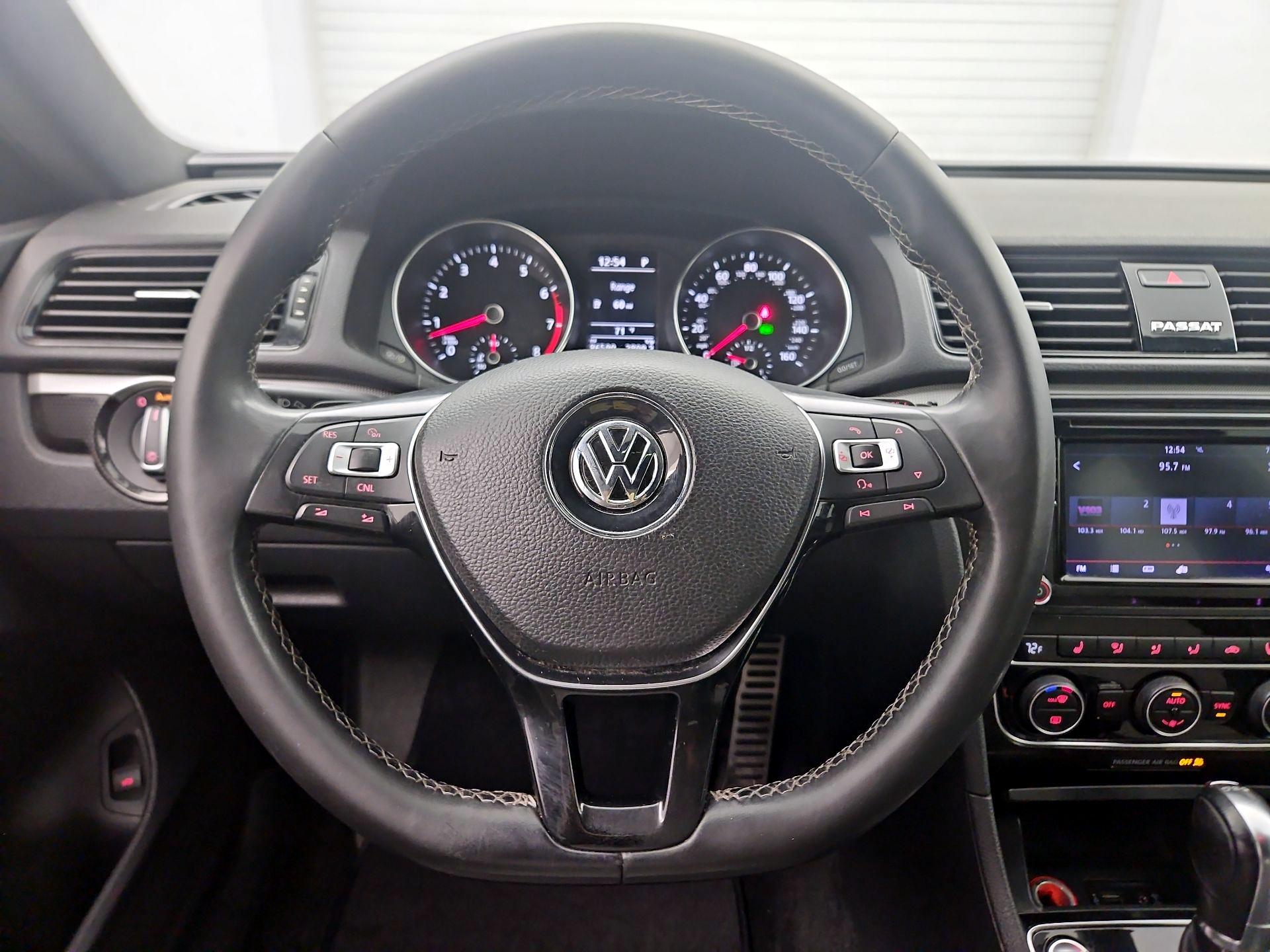 Thumbnail: 2018 Volkswagen Passat - 10