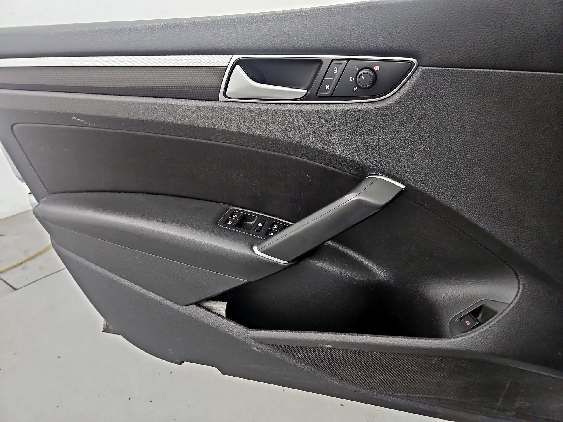 Thumbnail: 2018 Volkswagen Passat - 12