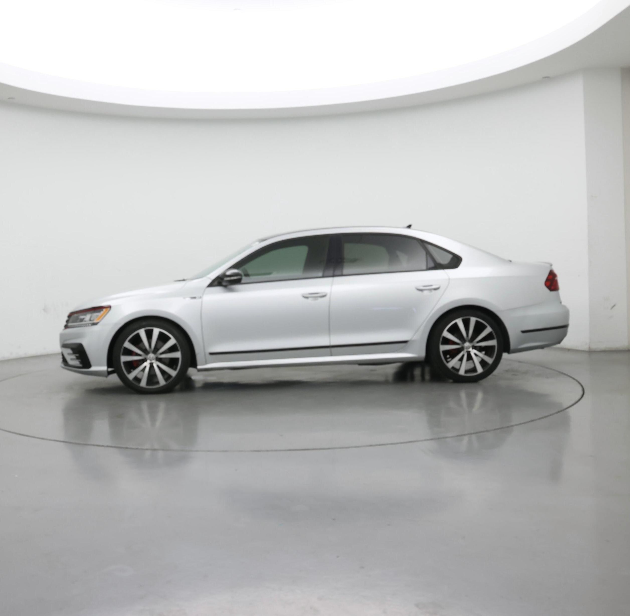 Thumbnail: 2018 Volkswagen Passat - 3