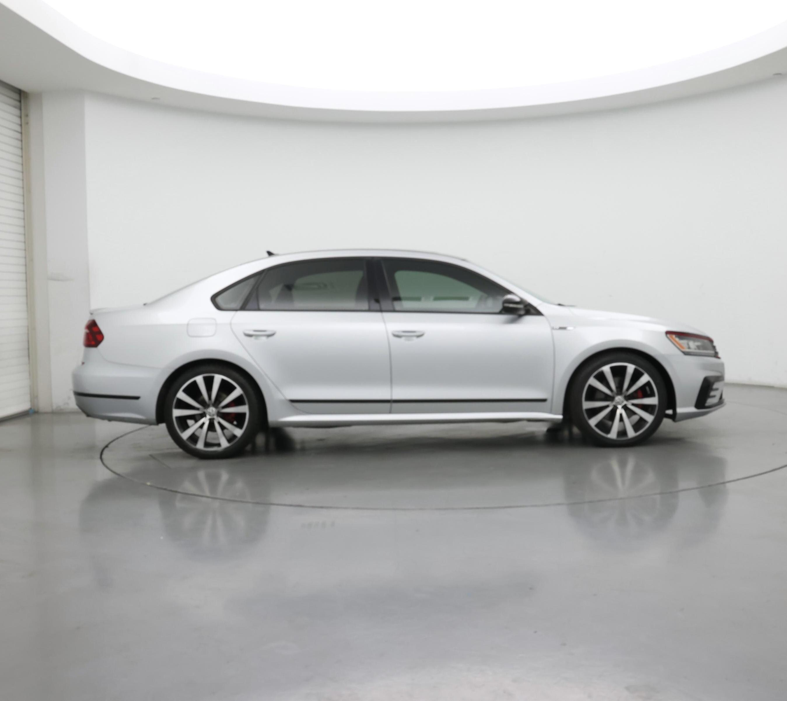 Thumbnail: 2018 Volkswagen Passat - 7