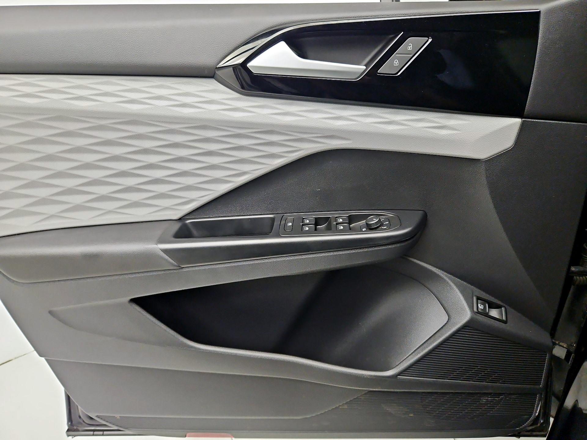 Thumbnail: 2022 Volkswagen Taos - 12