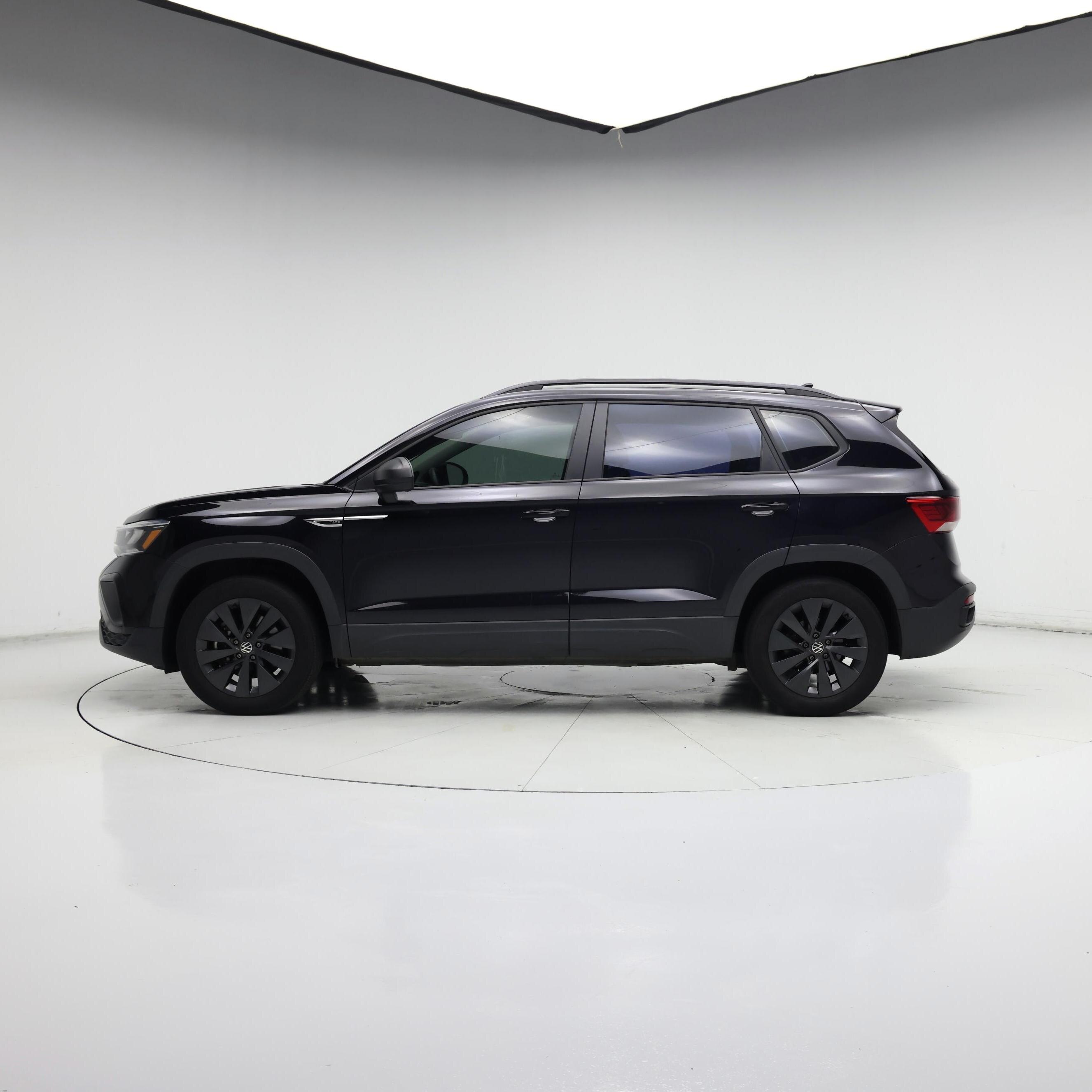 Thumbnail: 2022 Volkswagen Taos - 3