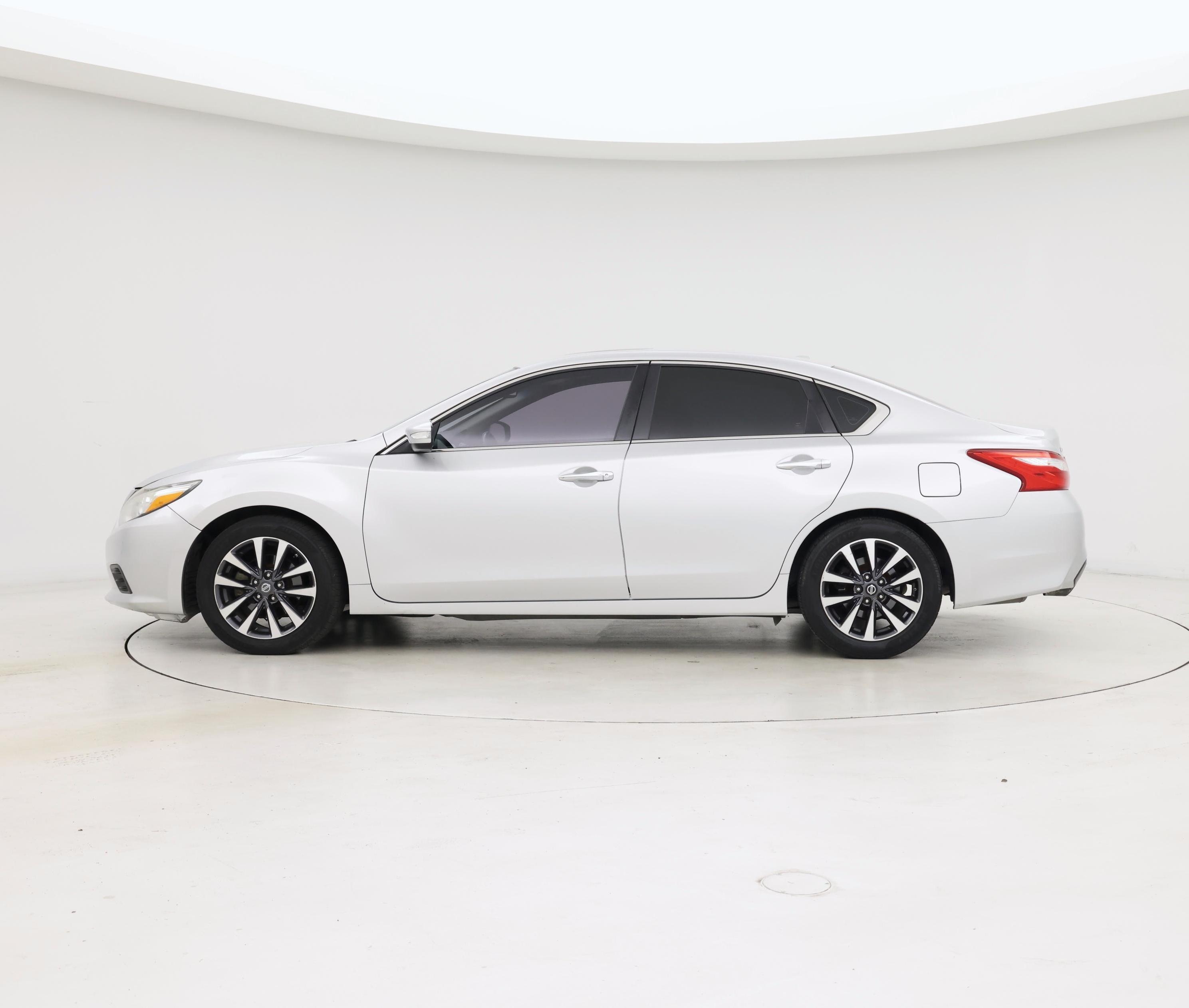 Thumbnail: 2017 Nissan Altima - 3