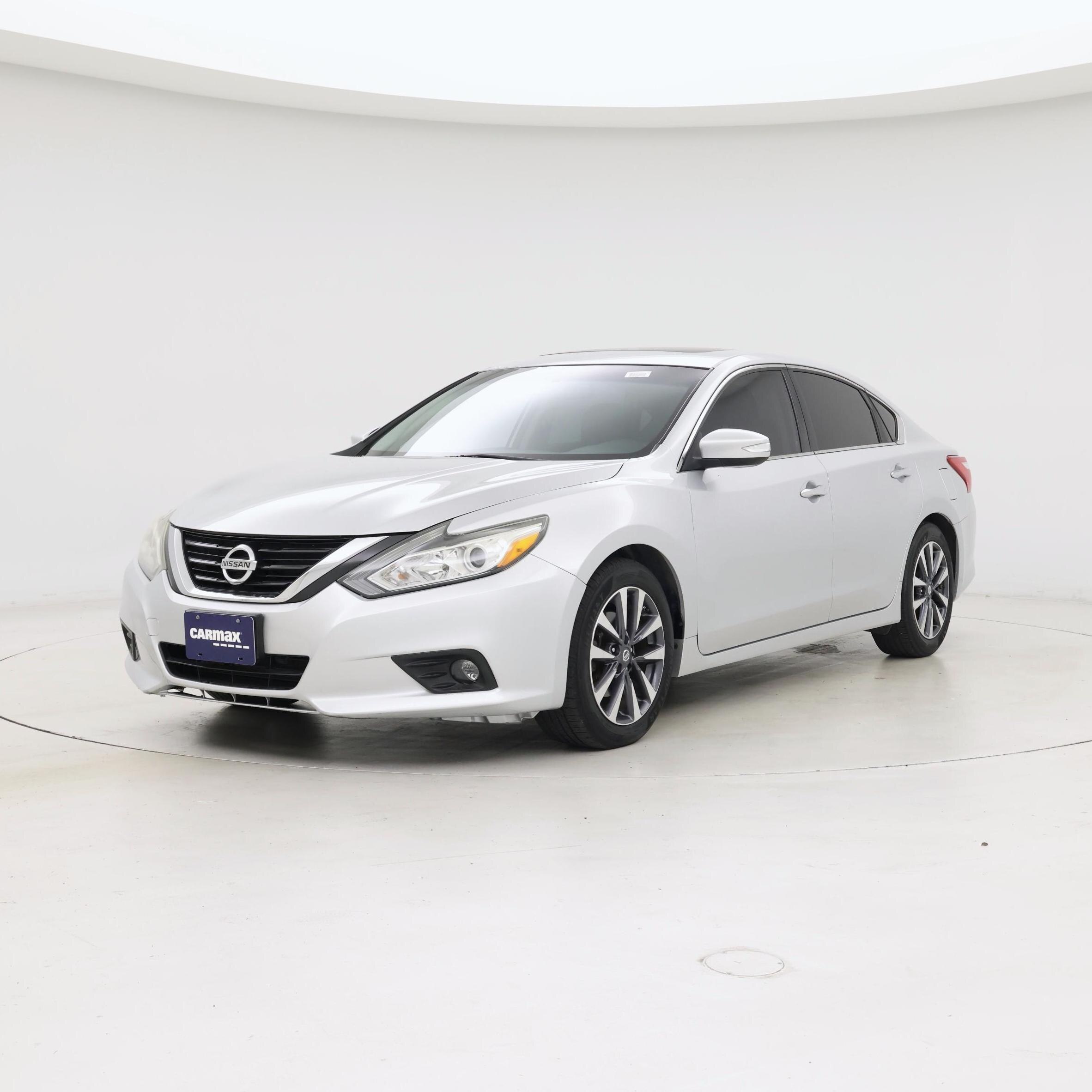 Thumbnail: 2017 Nissan Altima - 4