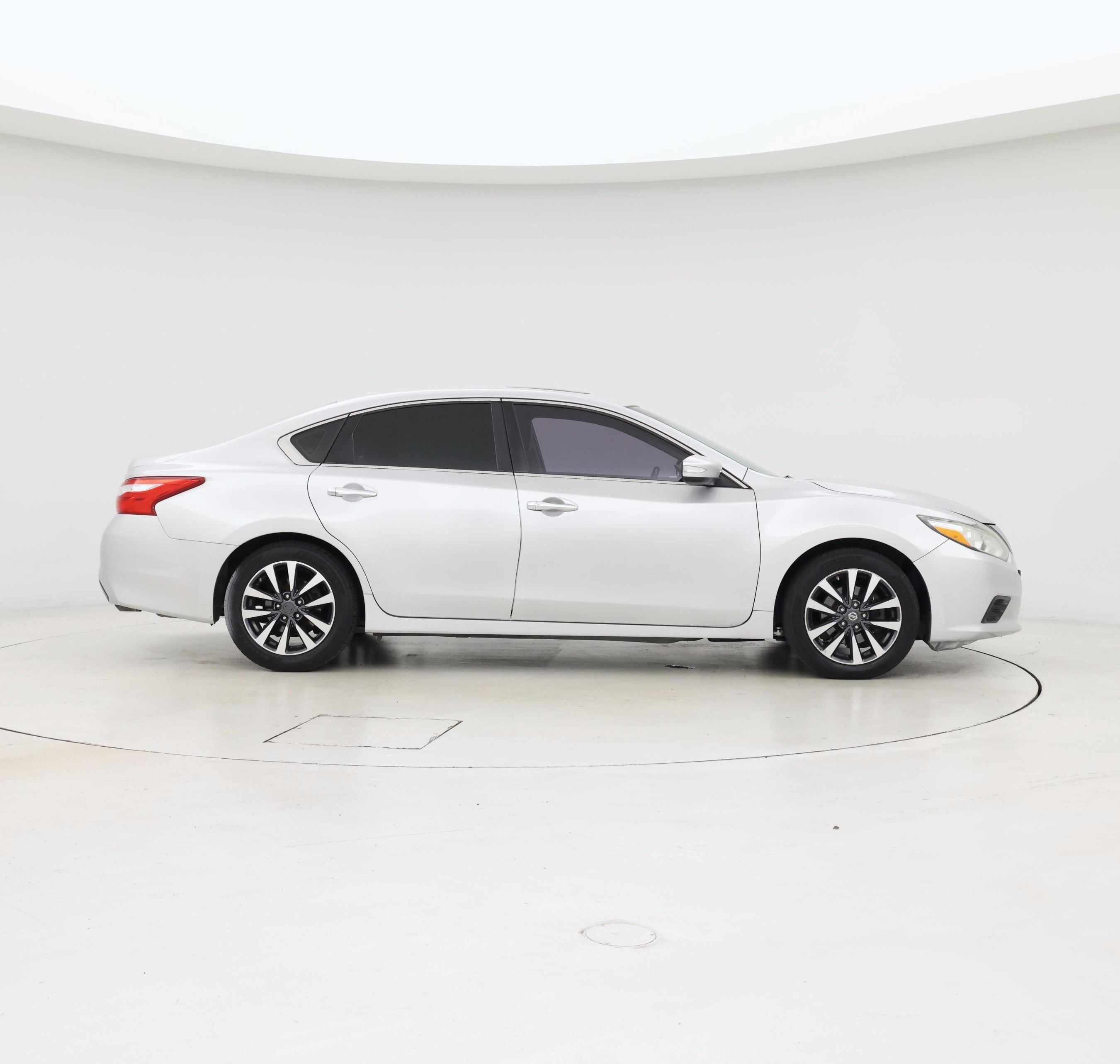 Thumbnail: 2017 Nissan Altima - 7