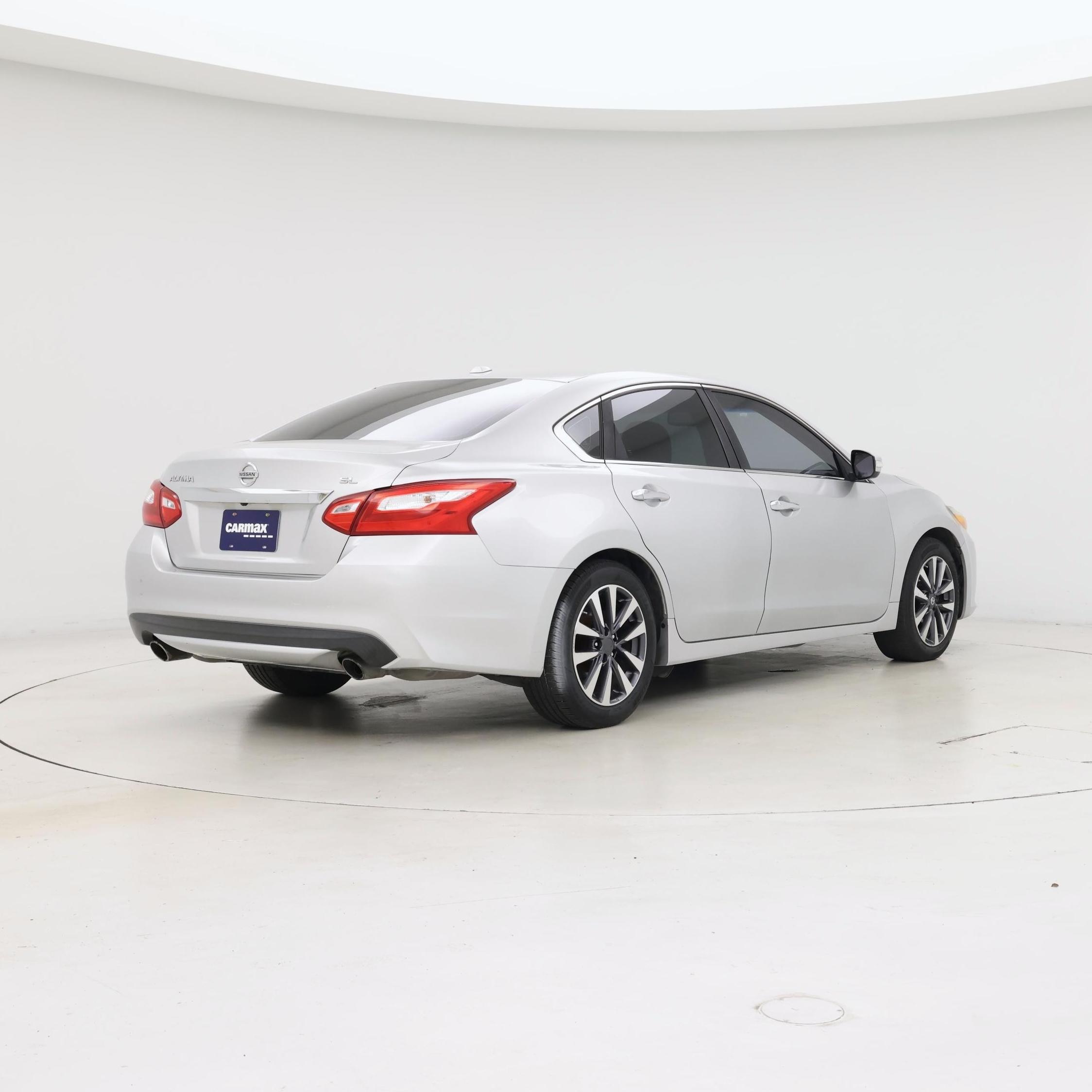 Thumbnail: 2017 Nissan Altima - 8