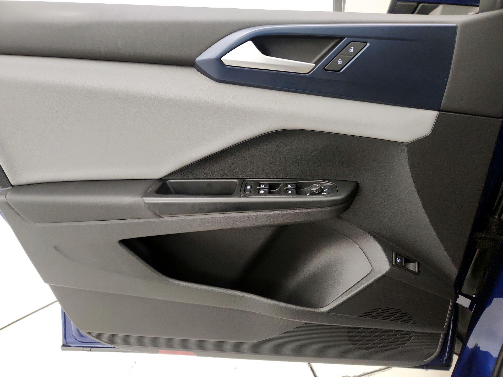Thumbnail: 2022 Volkswagen Taos - 12