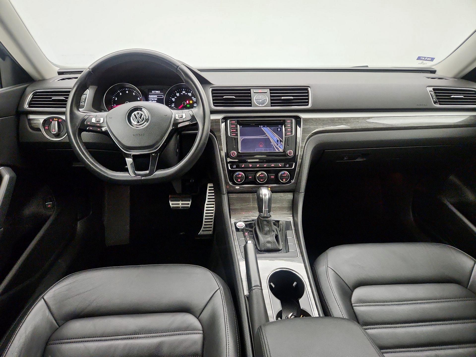 Thumbnail: 2016 Volkswagen Passat - 9