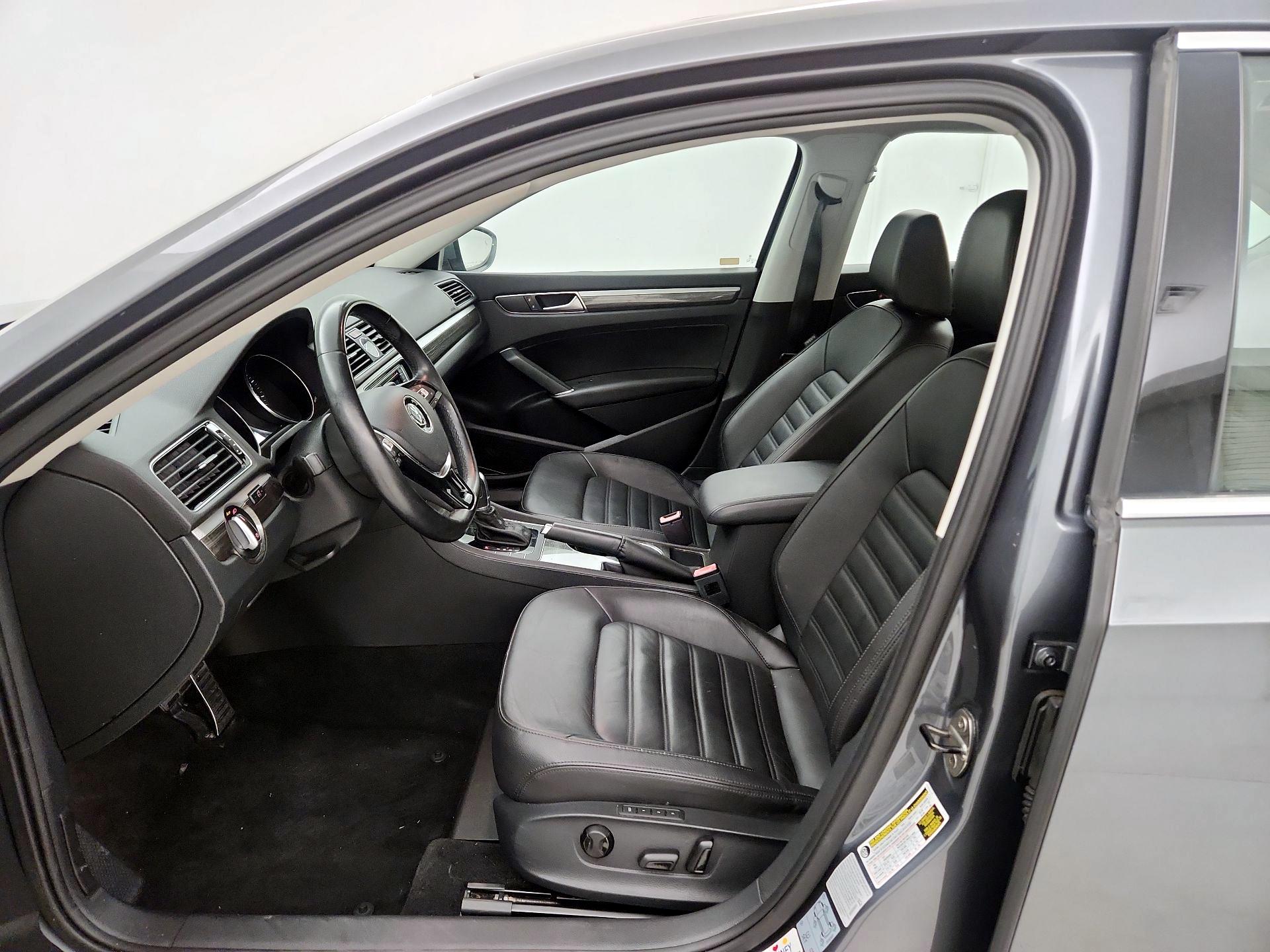 Thumbnail: 2016 Volkswagen Passat - 11