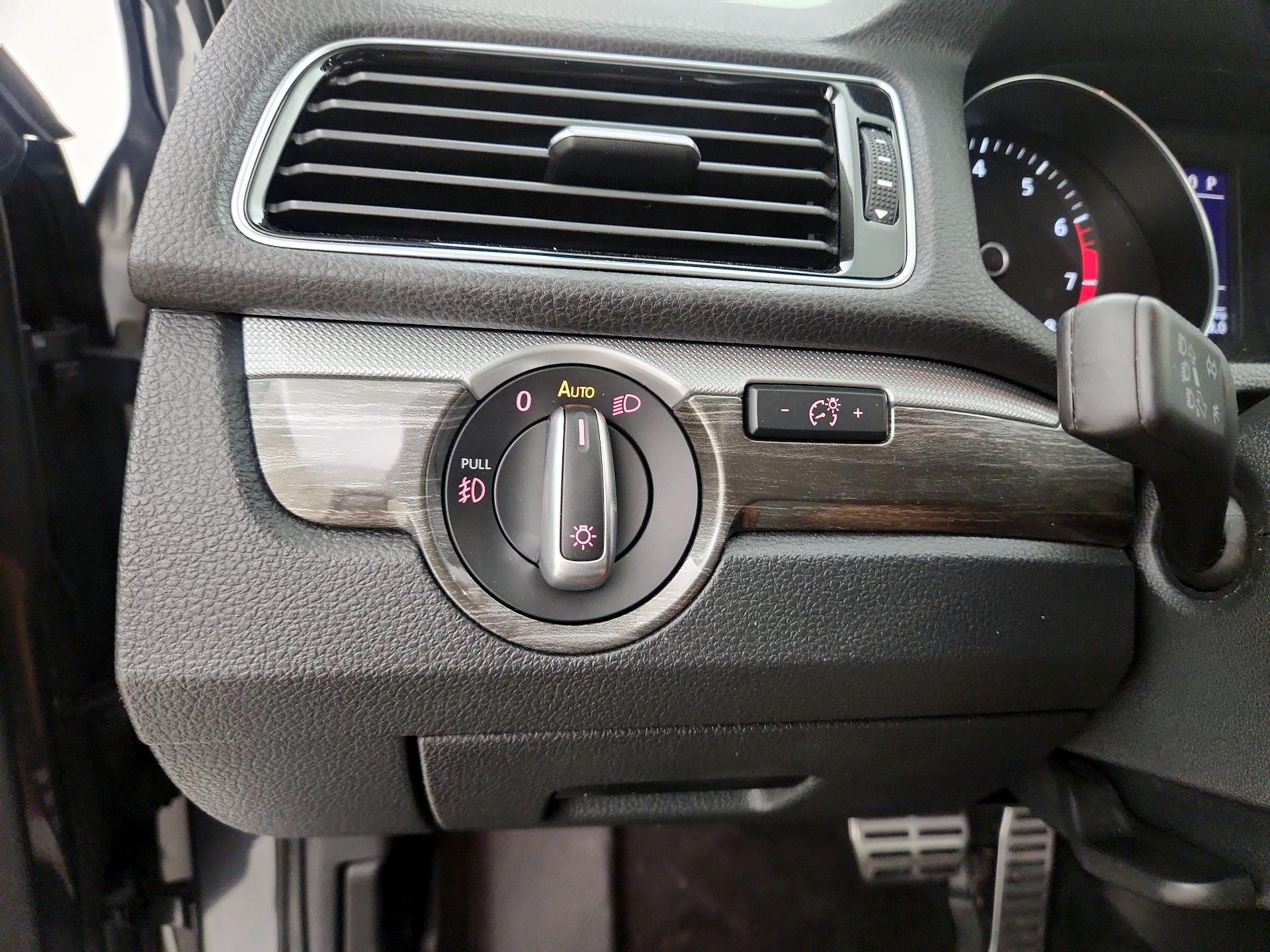 Thumbnail: 2016 Volkswagen Passat - 13