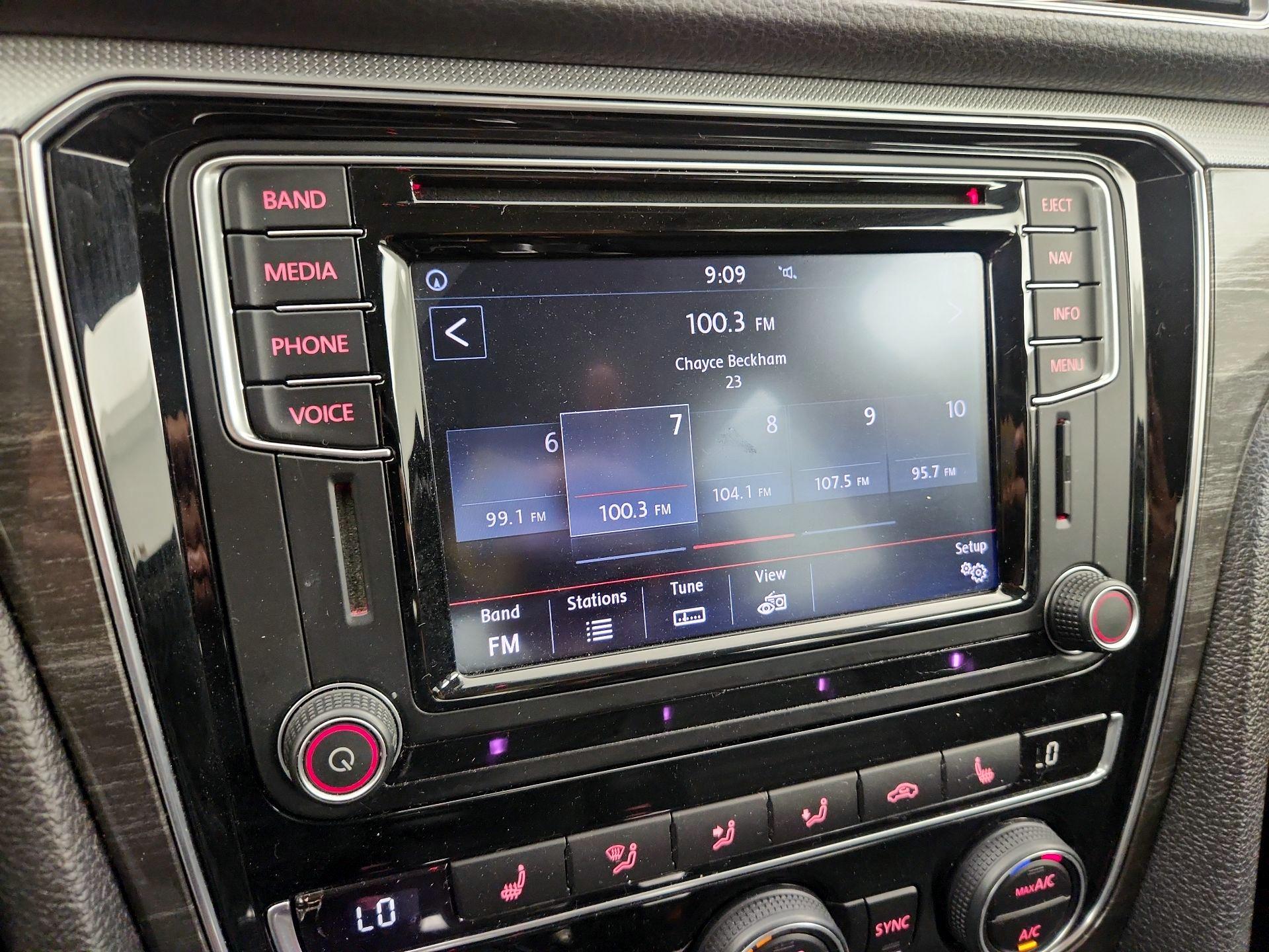 Thumbnail: 2016 Volkswagen Passat - 16