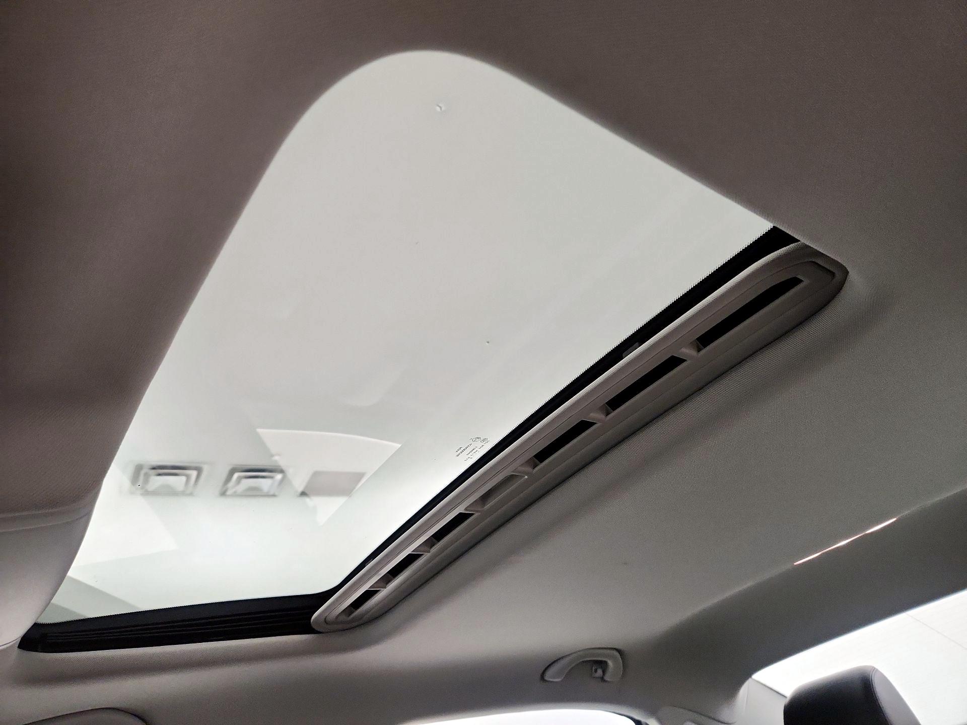 Thumbnail: 2016 Volkswagen Passat - 20