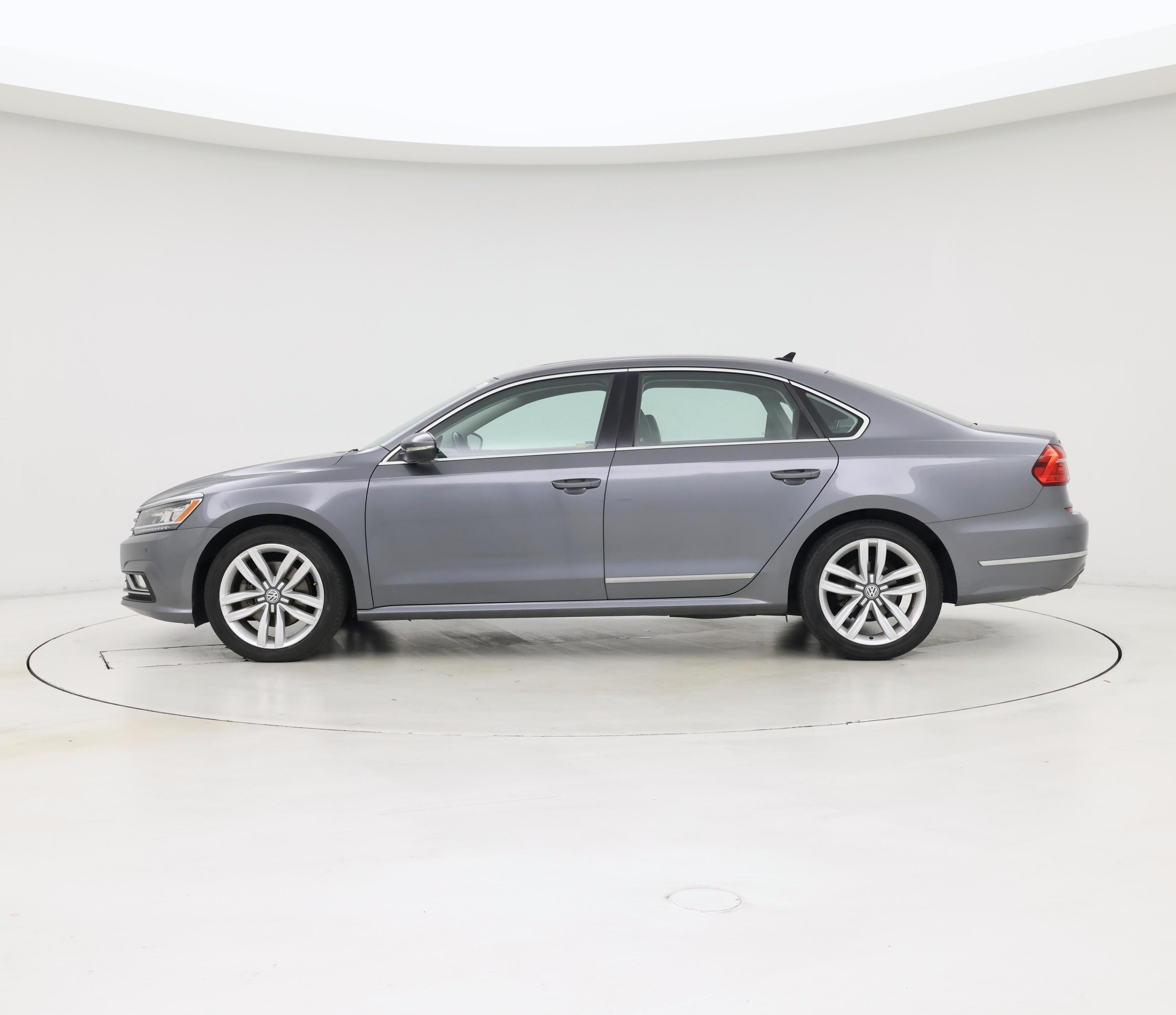 Thumbnail: 2016 Volkswagen Passat - 3