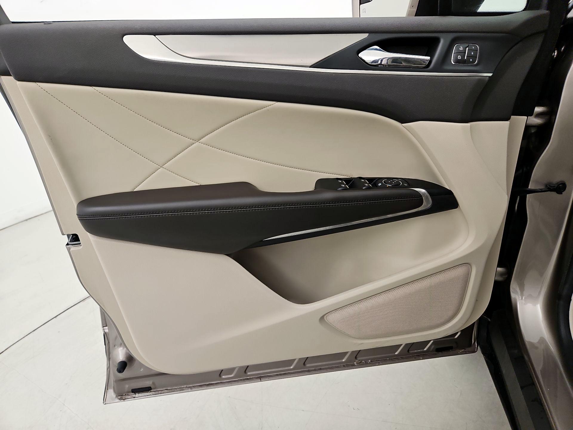 Thumbnail: 2019 Lincoln MKC - 12