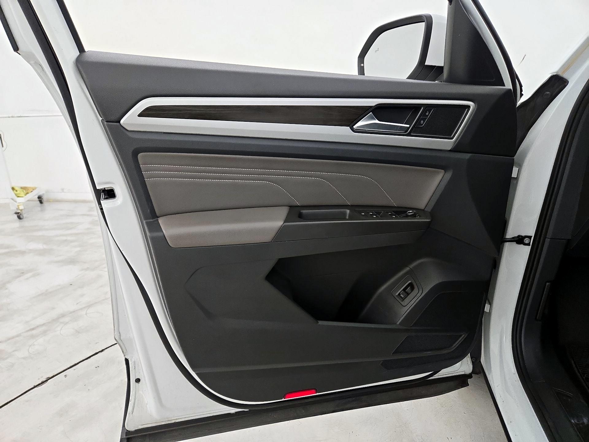 Thumbnail: 2023 Volkswagen Atlas - 12
