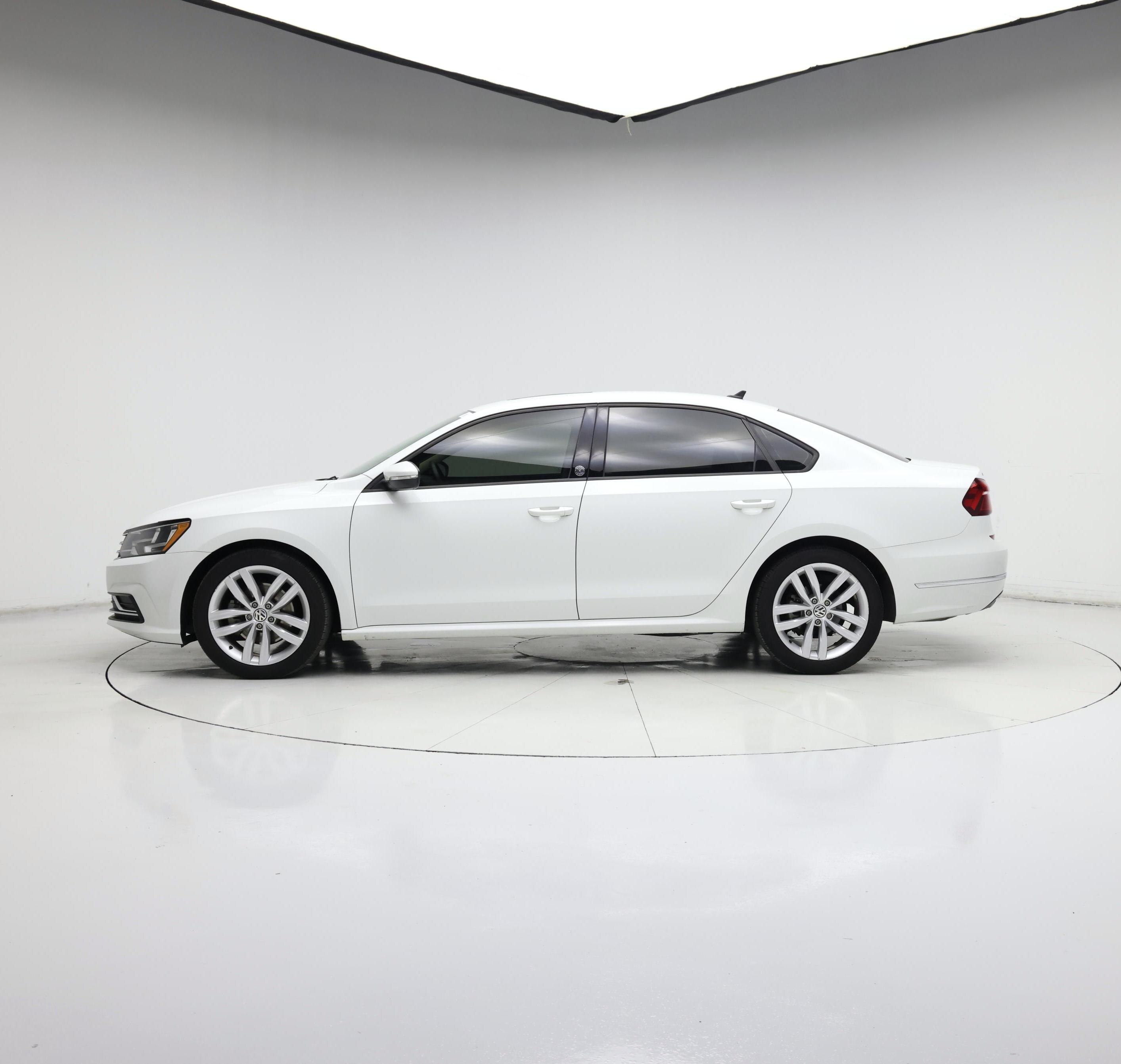 Thumbnail: 2019 Volkswagen Passat - 3