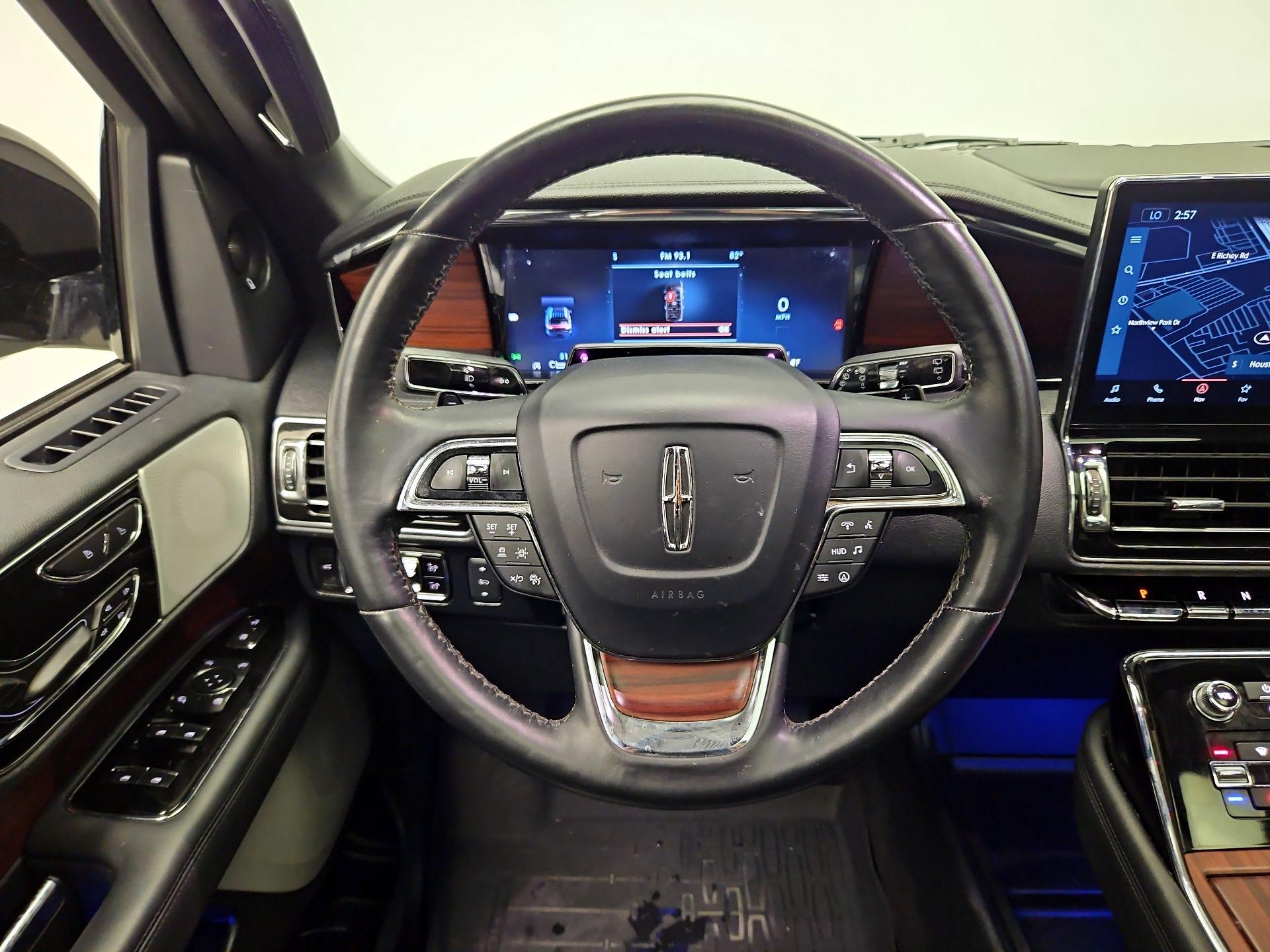 Thumbnail: 2023 Lincoln Navigator L - 10