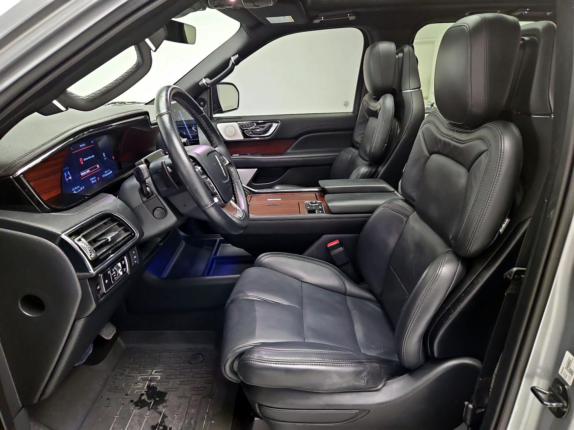 Thumbnail: 2023 Lincoln Navigator L - 11
