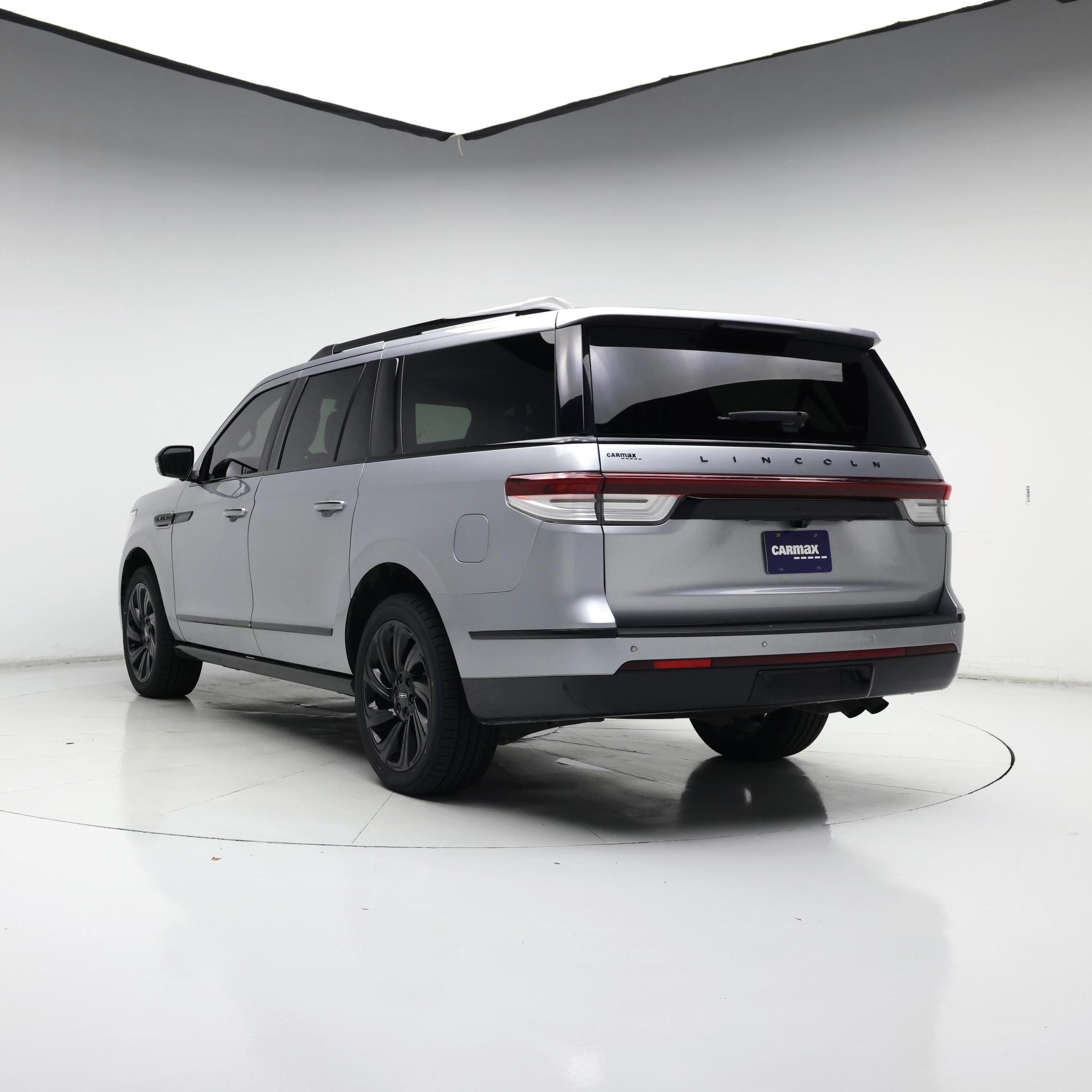 Thumbnail: 2023 Lincoln Navigator L - 2
