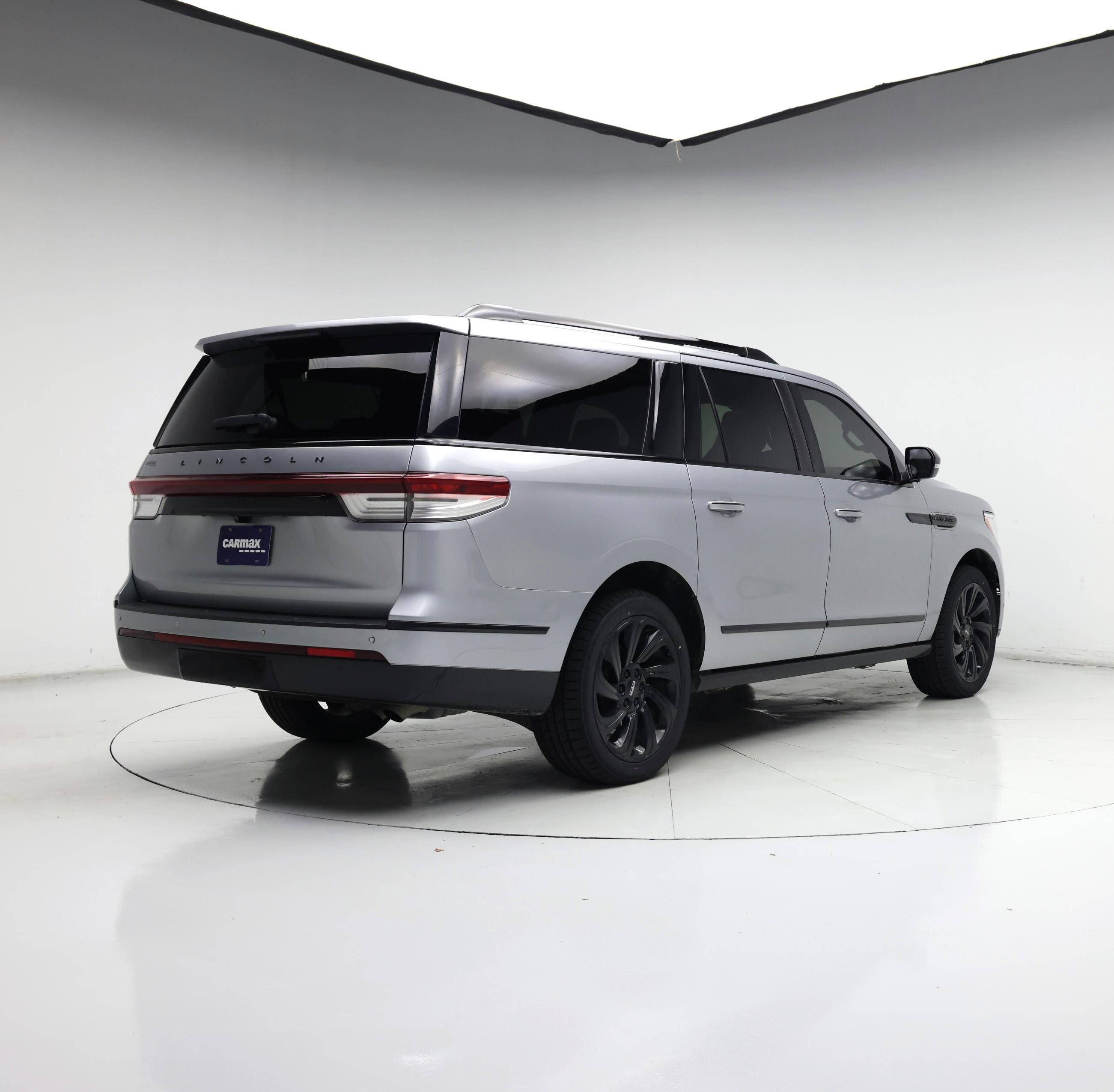 Thumbnail: 2023 Lincoln Navigator L - 8